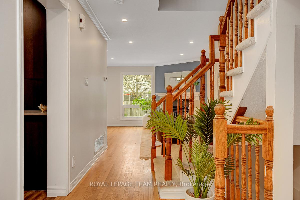 Photo 4 of 25 Sarrazin Way, Ottawa, Barrhaven - Cedargrove/Fraserdale — HOMEH