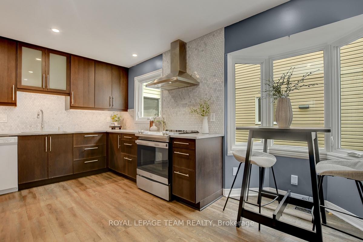Photo 14 of 25 Sarrazin Way, Ottawa, Barrhaven - Cedargrove/Fraserdale — HOMEH