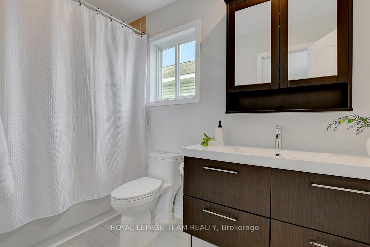 Photo 22 of 25 Sarrazin Way, Ottawa, Barrhaven - Cedargrove/Fraserdale — HOMEH