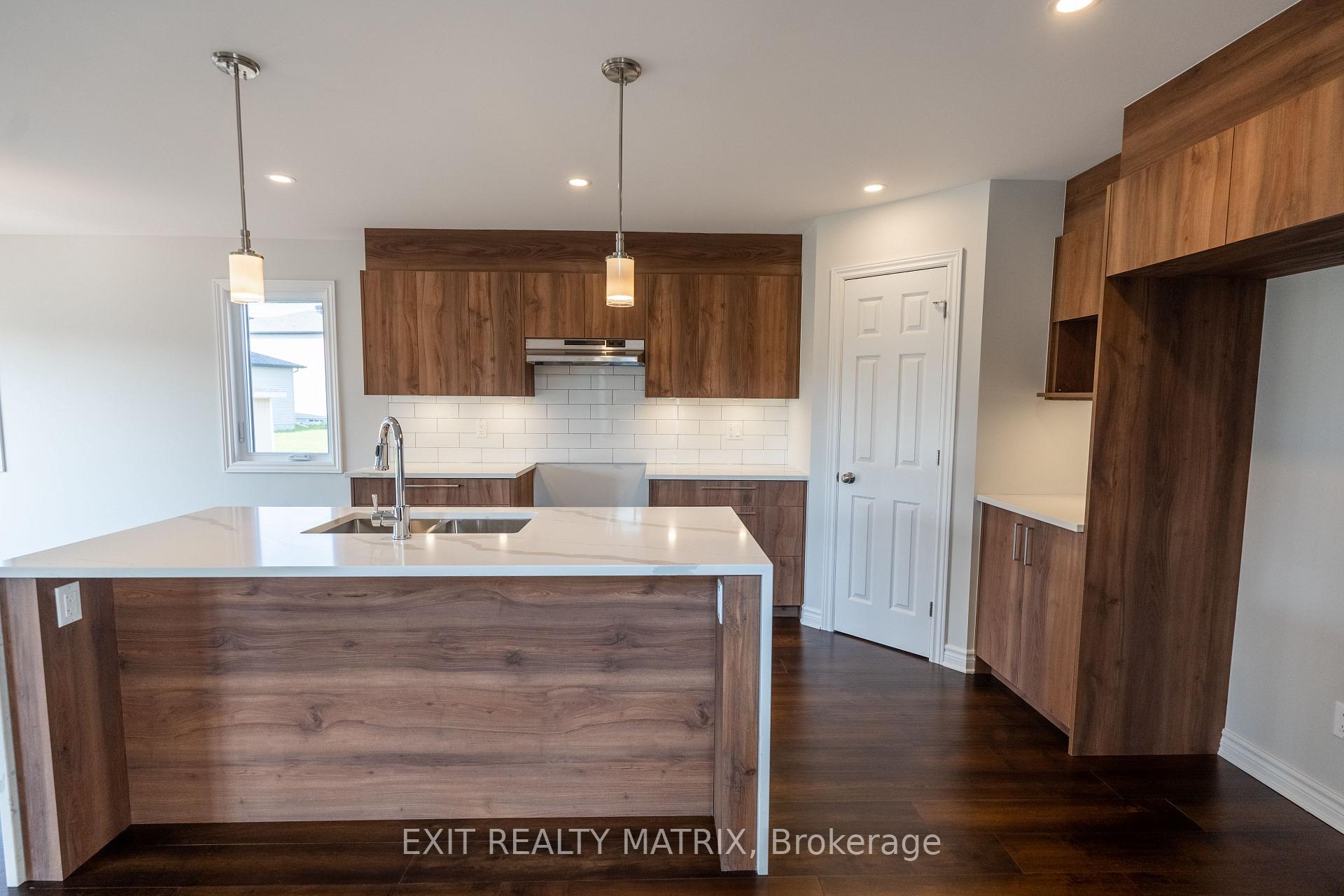 Photo 7 of 724 Walton Street, Cornwall — HOMEH