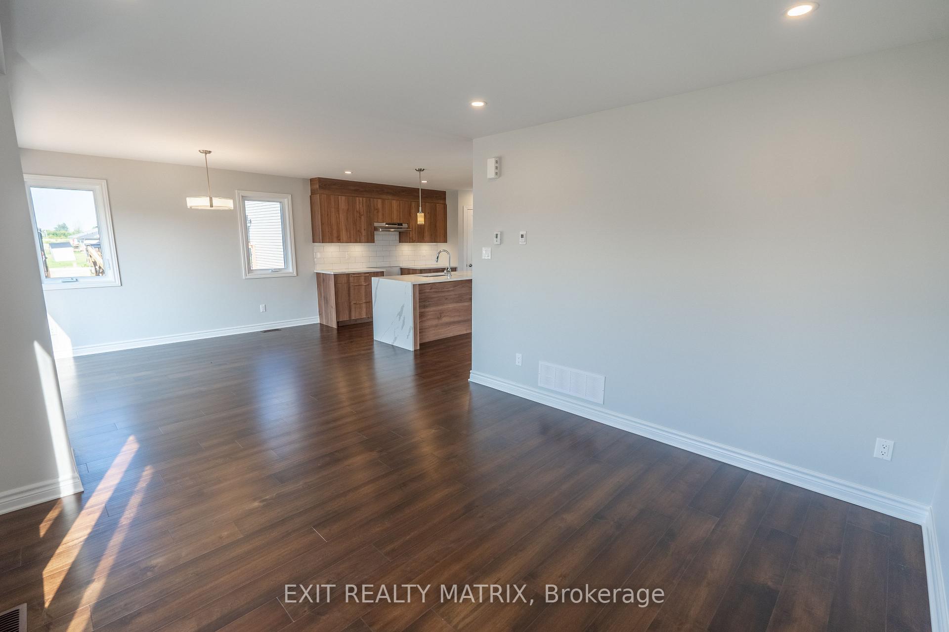 Photo 8 of 724 Walton Street, Cornwall — HOMEH