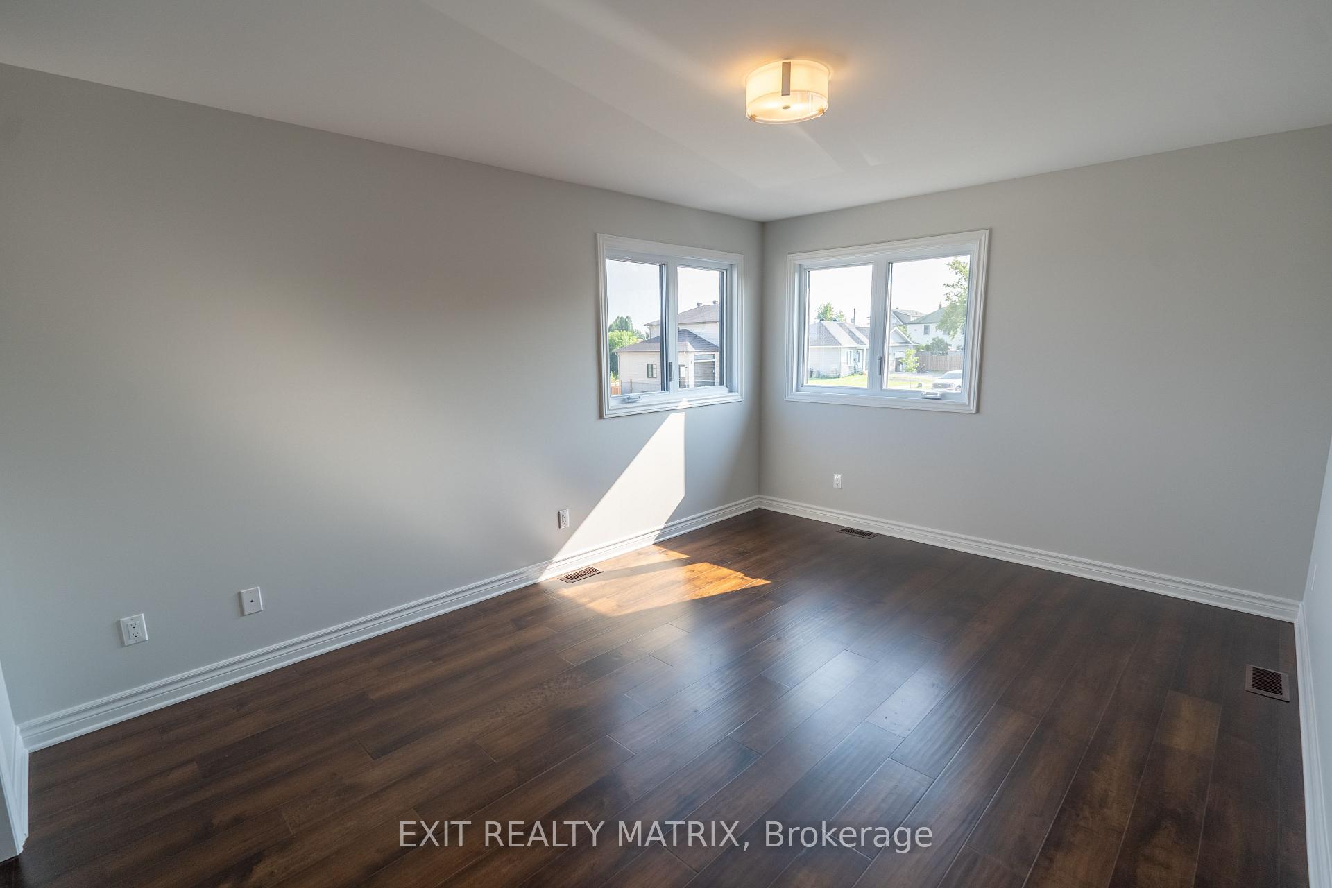 Photo 18 of 724 Walton Street, Cornwall — HOMEH