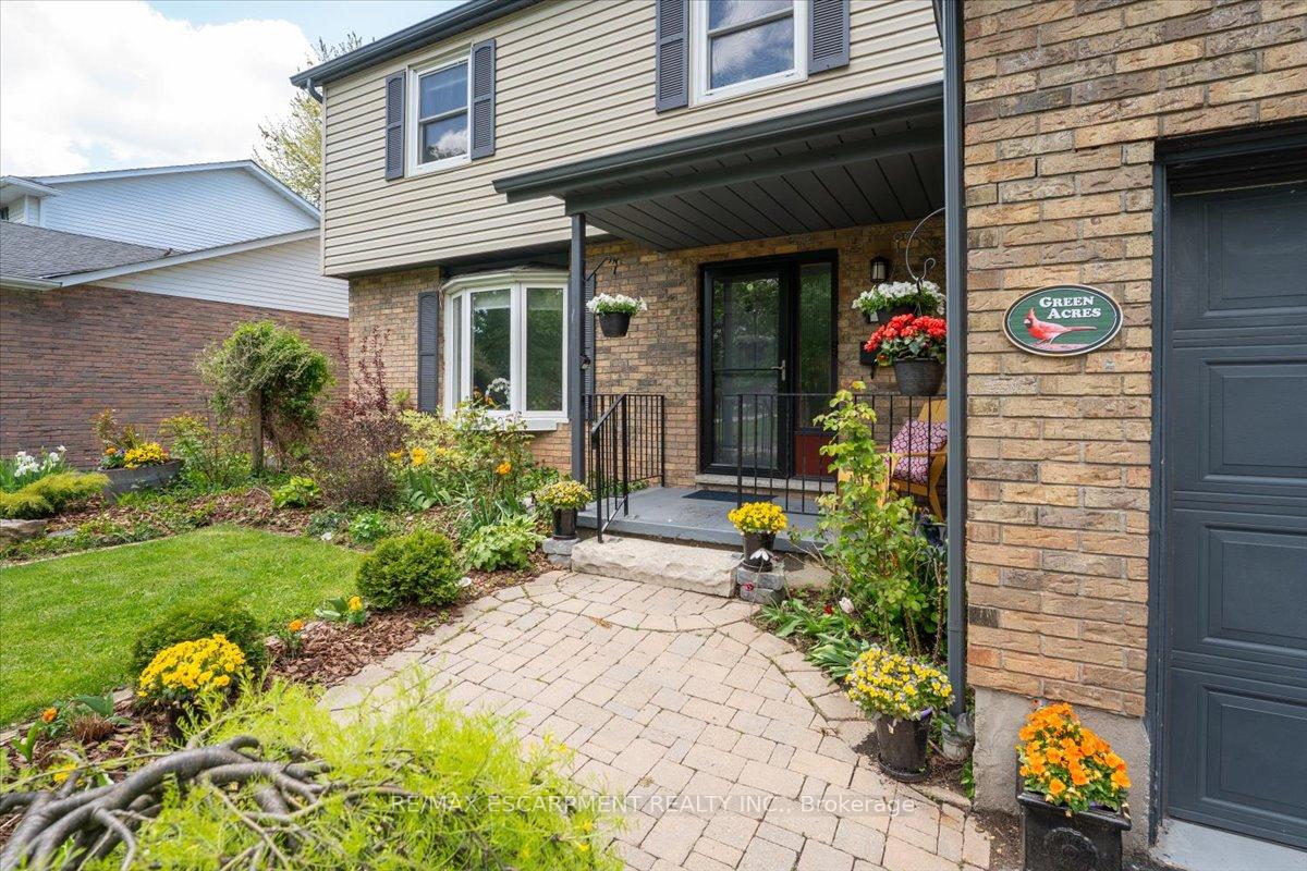 Photo 3 of 19 Bal Harbour Drive, Grimsby, Grimsby Beach — HOMEH