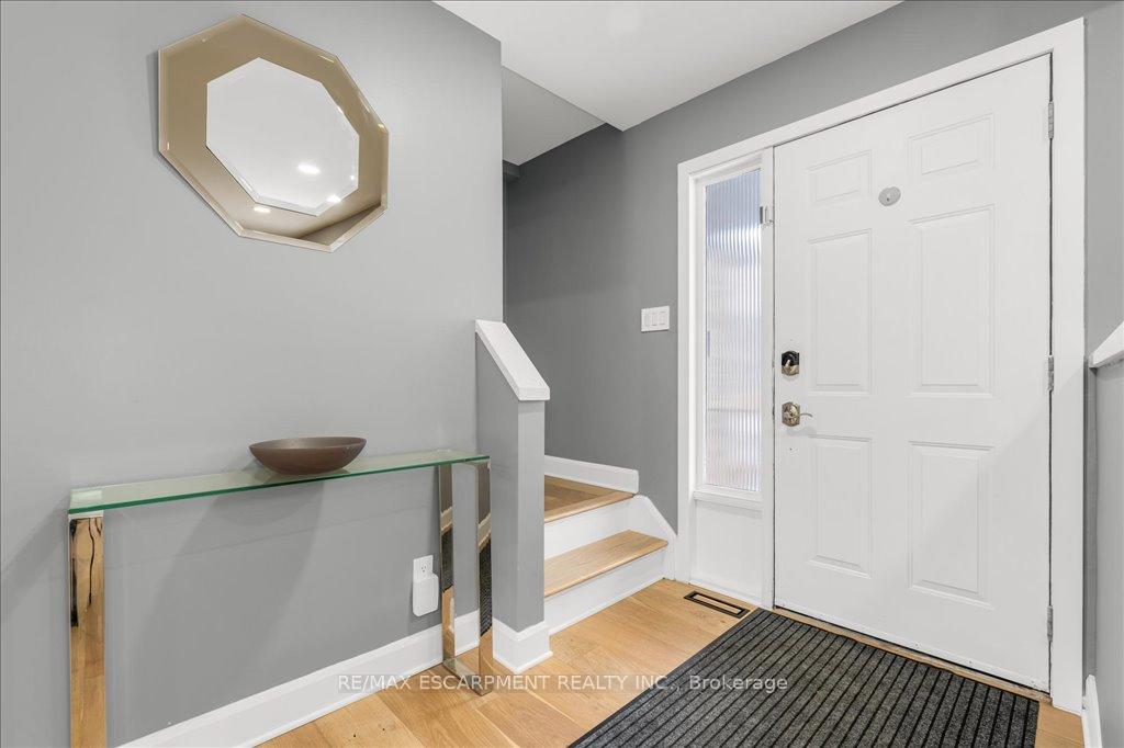 Photo 4 of 19 Bal Harbour Drive, Grimsby, Grimsby Beach — HOMEH