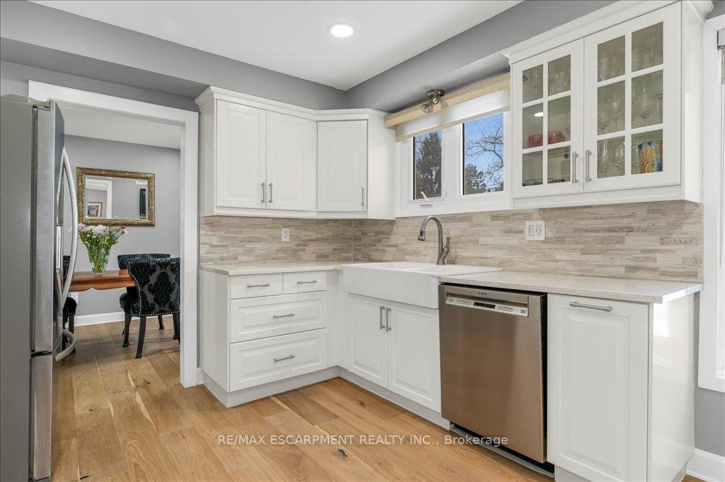 Photo 8 of 19 Bal Harbour Drive, Grimsby, Grimsby Beach — HOMEH