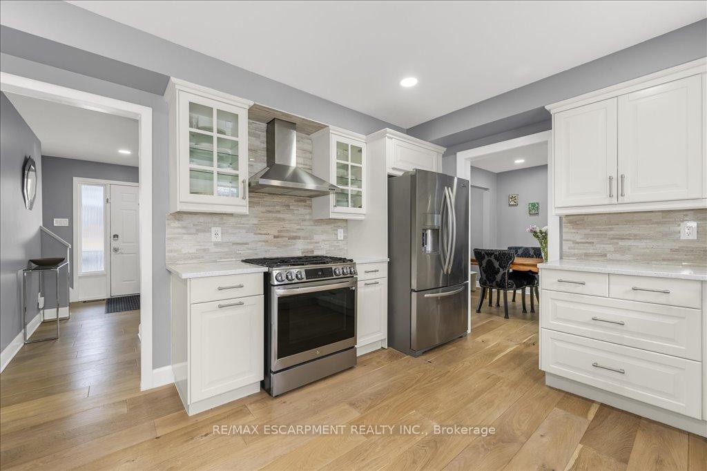 Photo 9 of 19 Bal Harbour Drive, Grimsby, Grimsby Beach — HOMEH