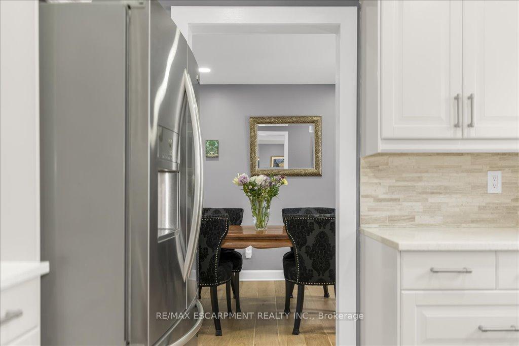 Photo 10 of 19 Bal Harbour Drive, Grimsby, Grimsby Beach — HOMEH