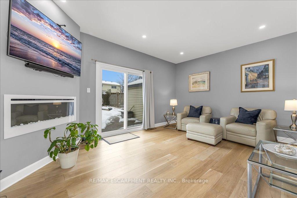 Photo 12 of 19 Bal Harbour Drive, Grimsby, Grimsby Beach — HOMEH