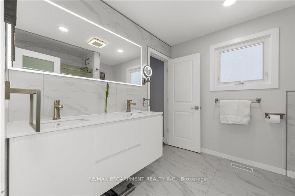 Photo 17 of 19 Bal Harbour Drive, Grimsby, Grimsby Beach — HOMEH