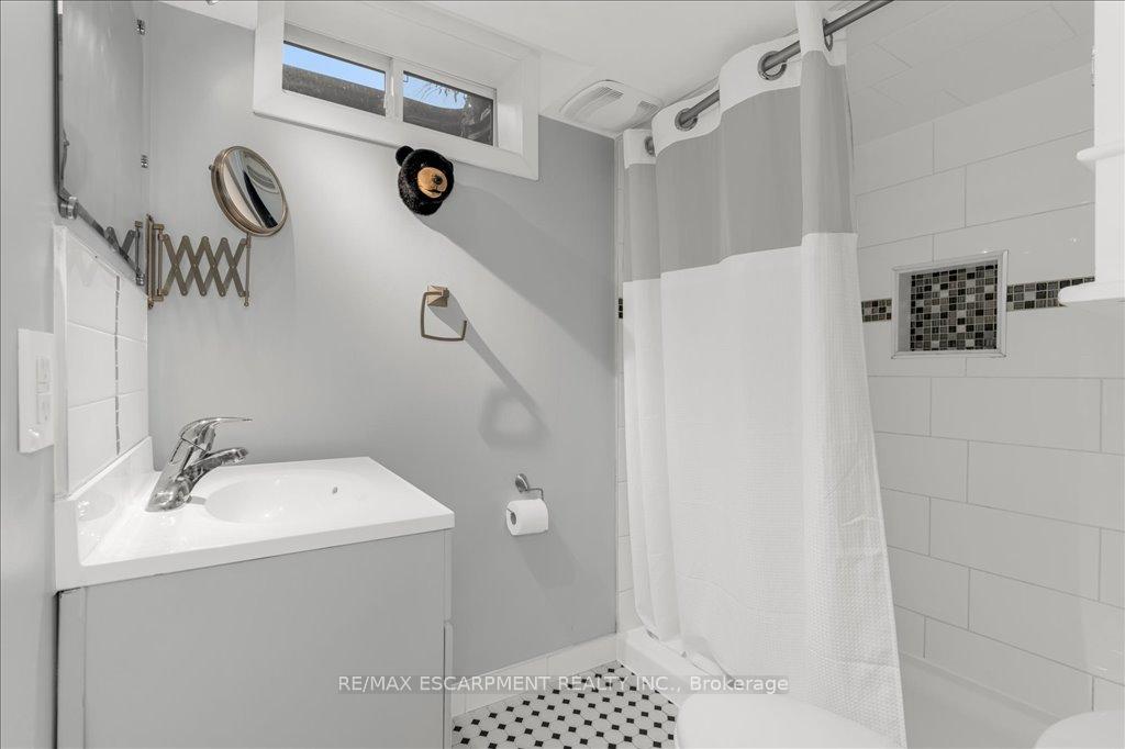 Photo 29 of 19 Bal Harbour Drive, Grimsby, Grimsby Beach — HOMEH