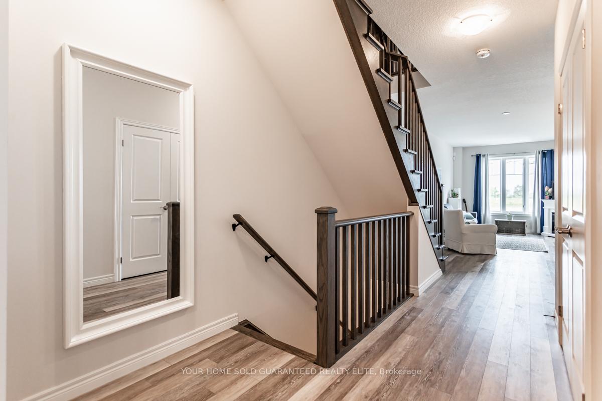 Photo 3 of 120 Dunrobin Lane, Grimsby, Grimsby Beach — HOMEH
