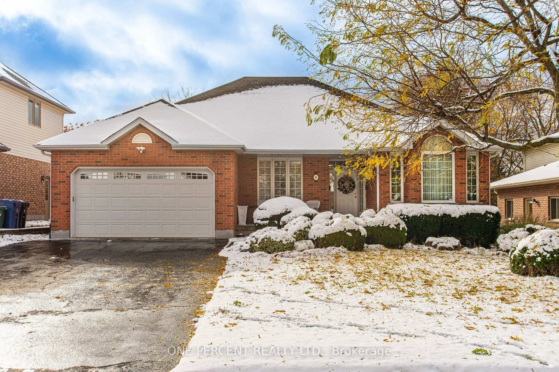 Photo 2 of 8 Trillium Court, Guelph, Kortright Hills — HOMEH