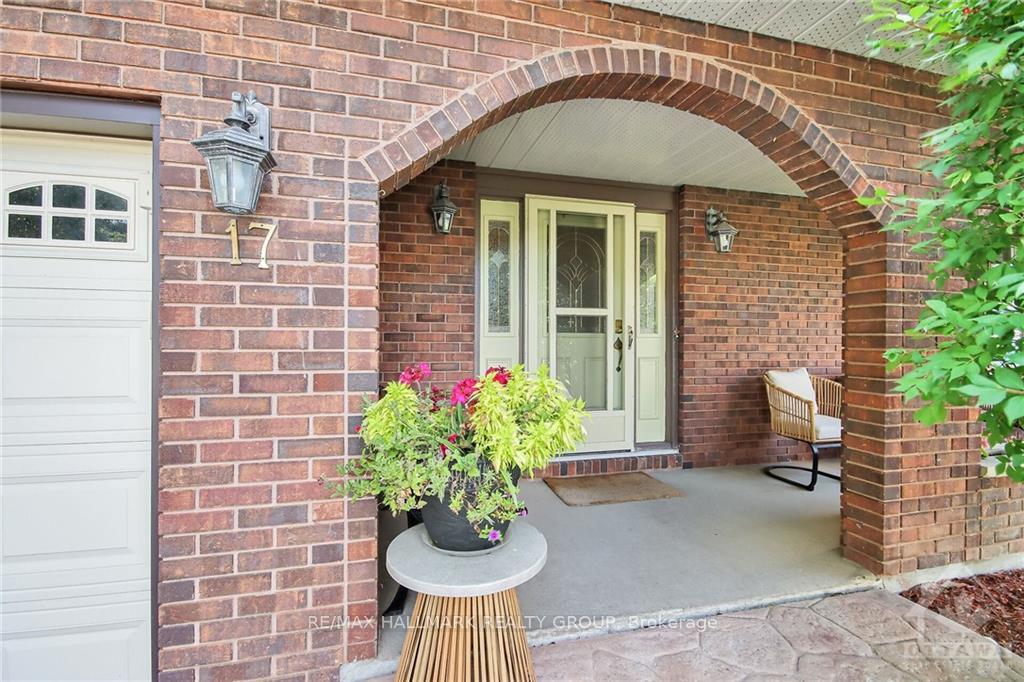 Photo 3 of 17 Grouse Avenue, Ottawa, Barrhaven - Knollsbrook — HOMEH