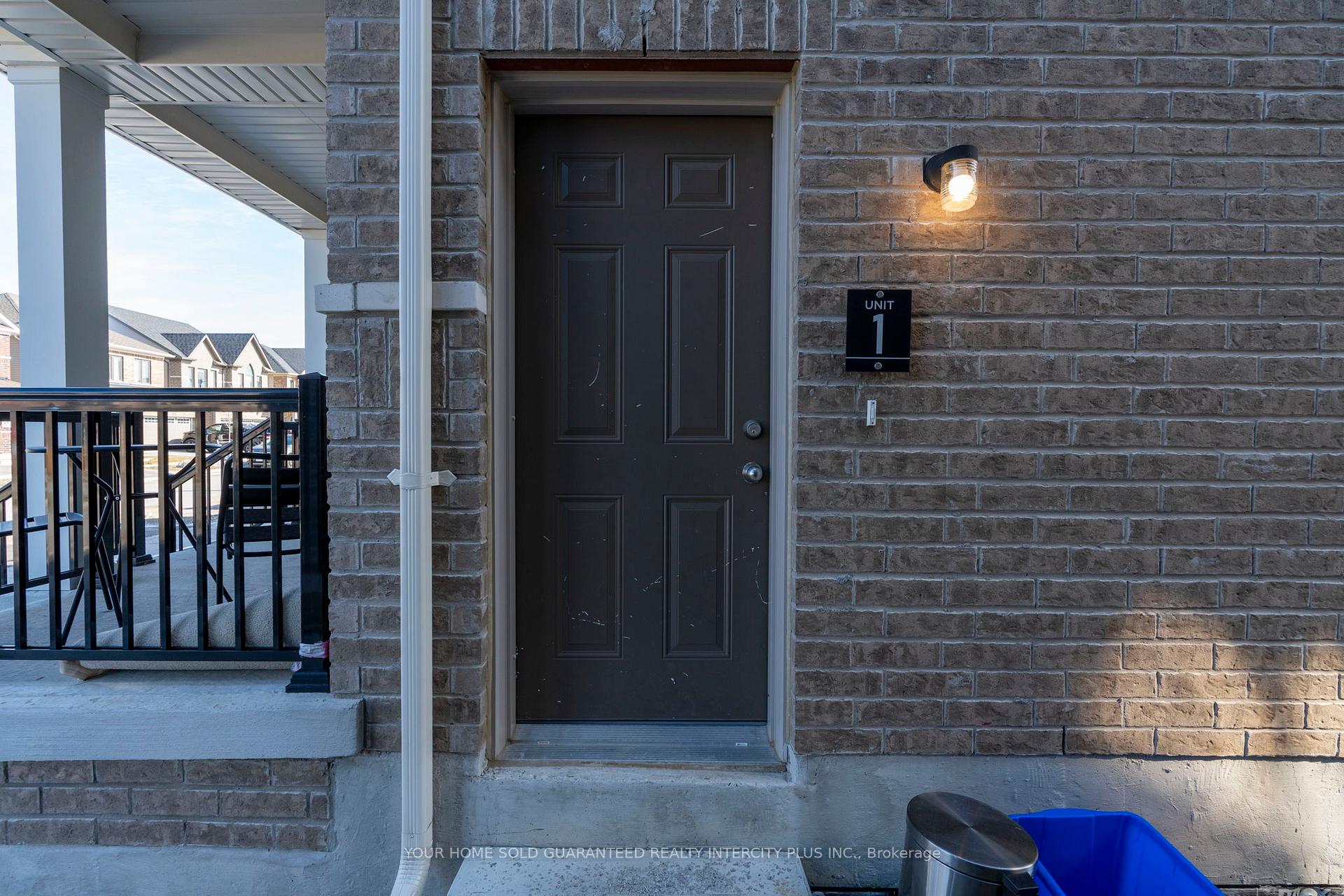 Photo 4 of Unit Unit 1, 15 Valleybrook Road, Barrie, Rural Barrie Southeast — HOMEH