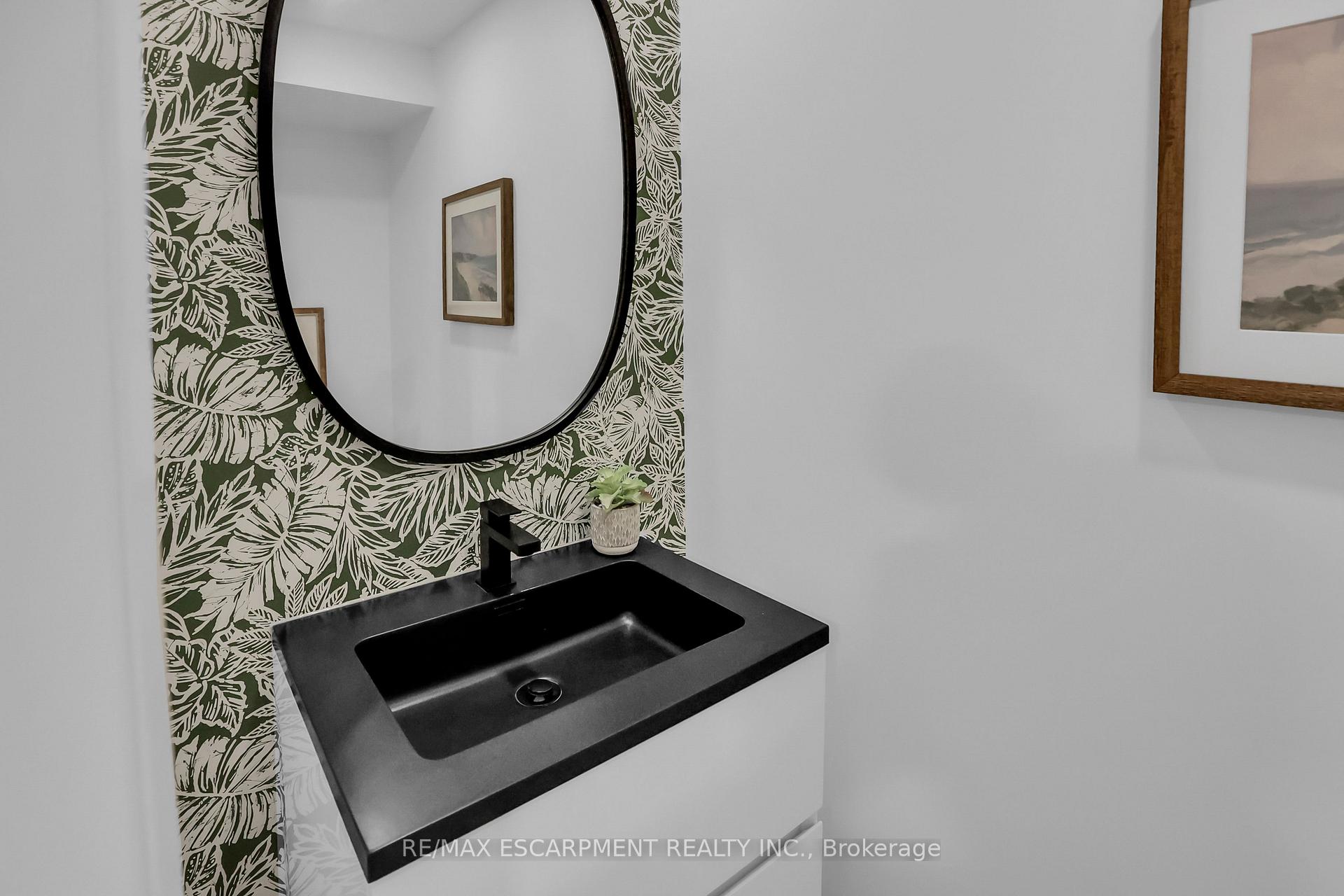 Photo 19 of Unit 9, 8 Nelles Road N, Grimsby, Grimsby East — HOMEH