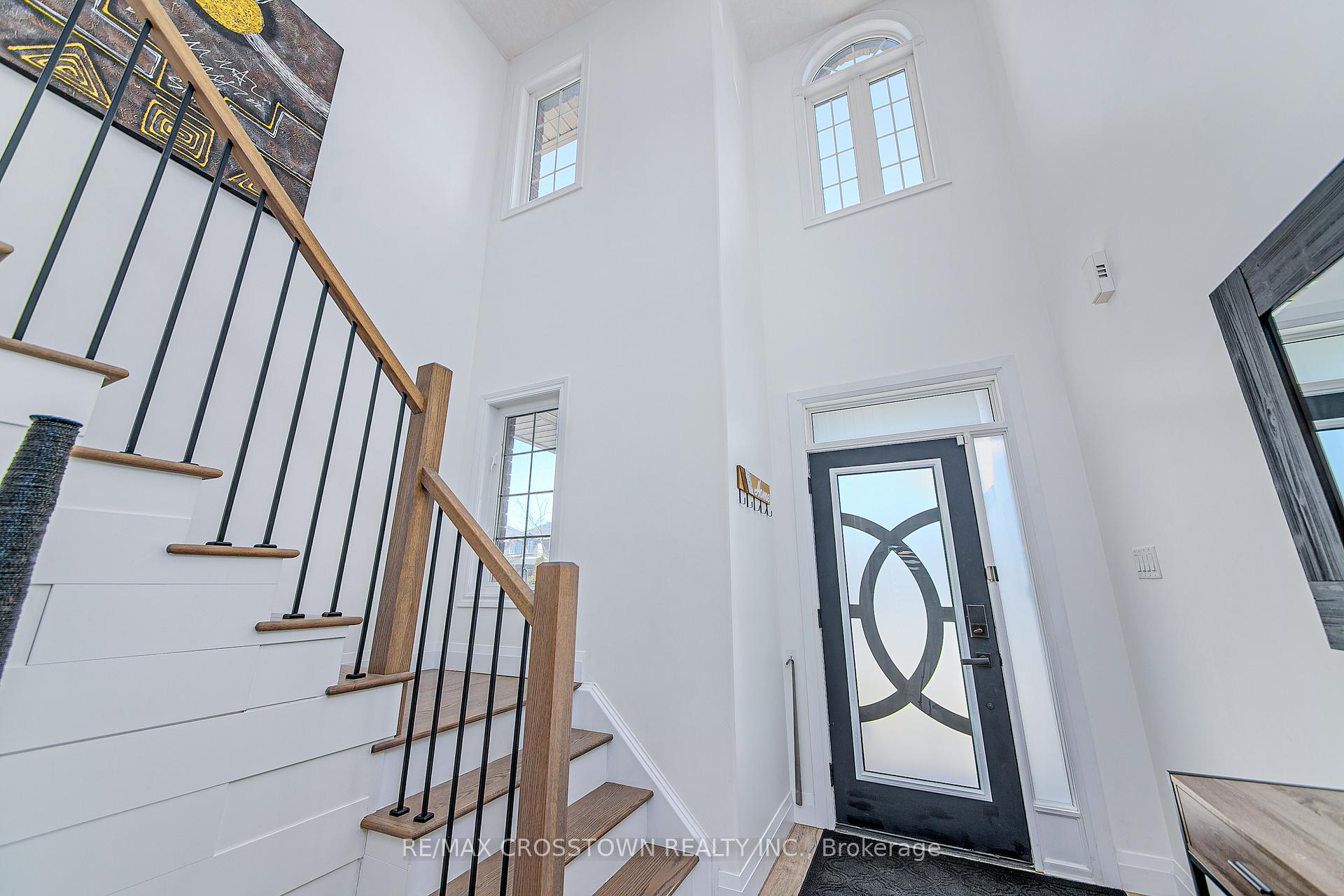 Photo 4 of 56 Graihawk Drive, Barrie, Ardagh — HOMEH