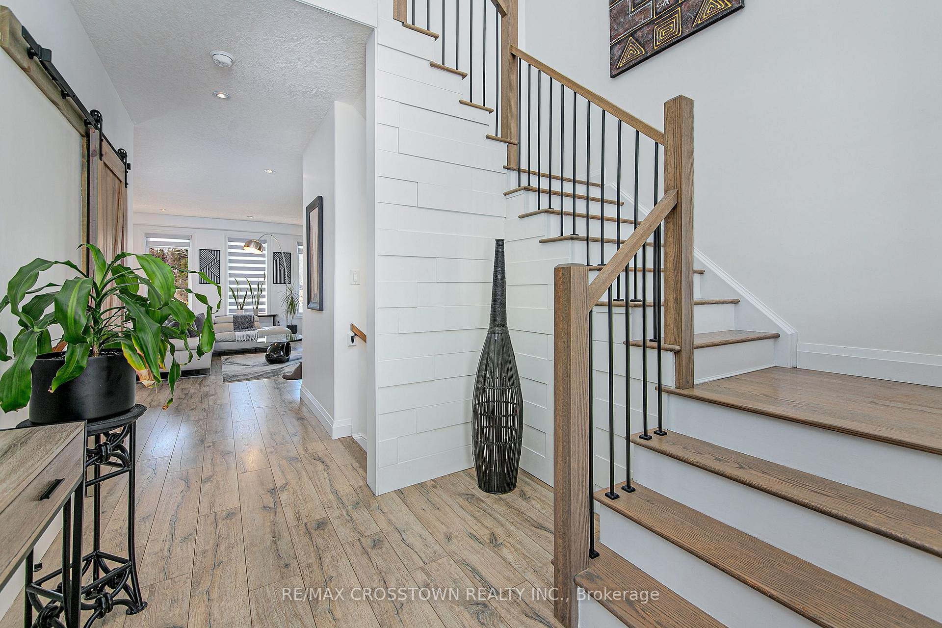 Photo 5 of 56 Graihawk Drive, Barrie, Ardagh — HOMEH