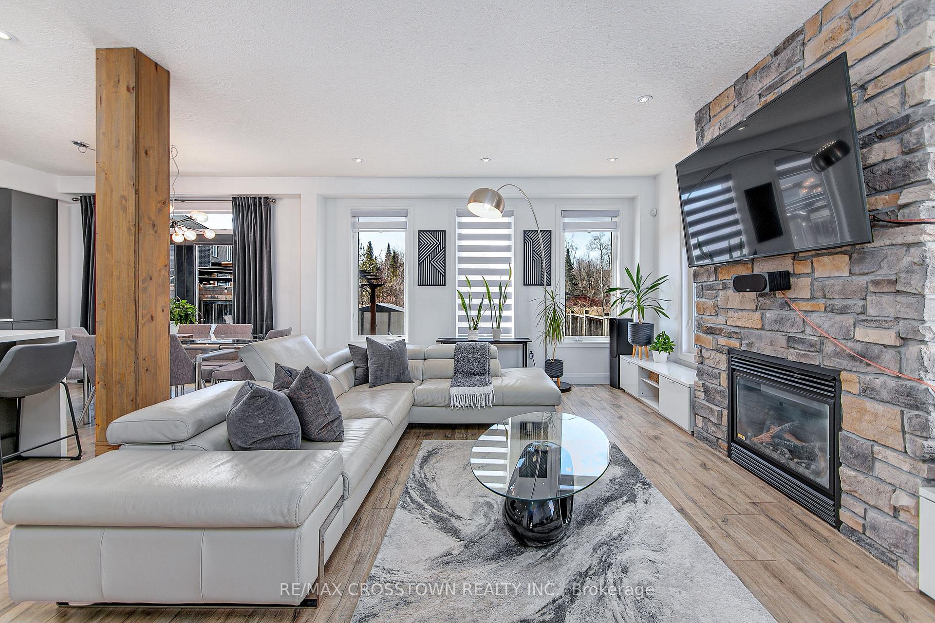 Photo 6 of 56 Graihawk Drive, Barrie, Ardagh — HOMEH
