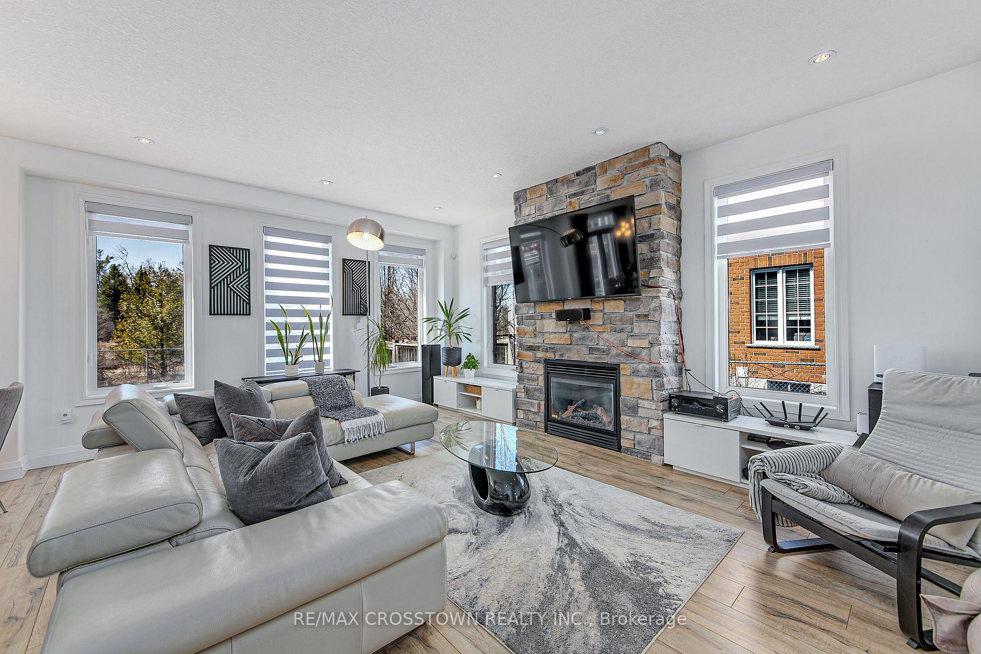 Photo 7 of 56 Graihawk Drive, Barrie, Ardagh — HOMEH
