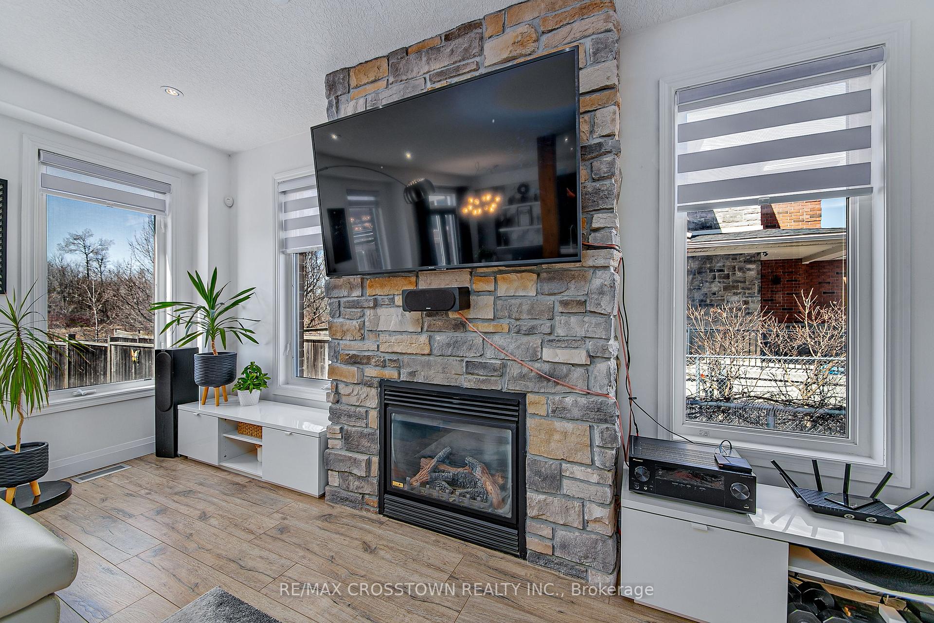 Photo 8 of 56 Graihawk Drive, Barrie, Ardagh — HOMEH