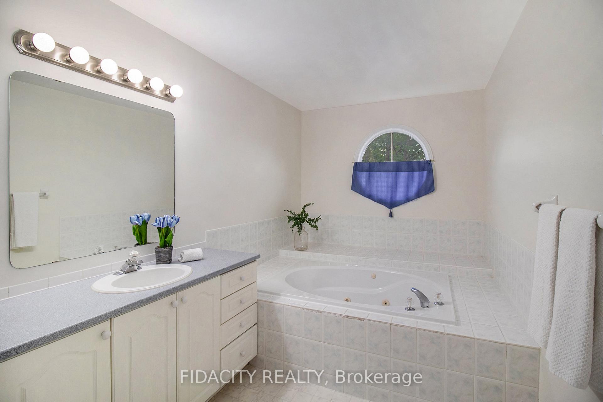 Photo 13 of 44 Stonepointe Avenue, Ottawa, Barrhaven East — HOMEH