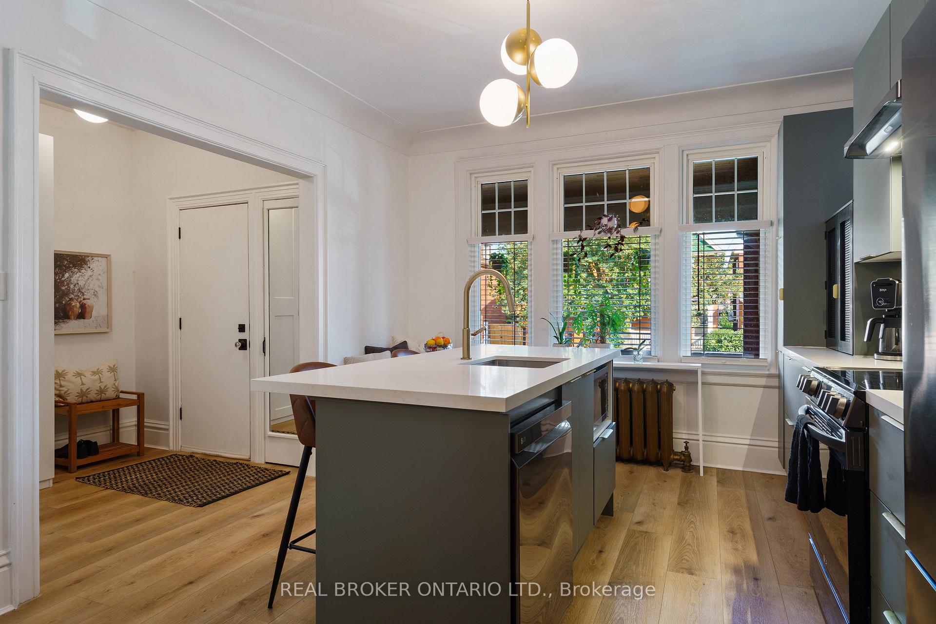Photo 4 of 202 Prospect Street S, Hamilton, St. Clair — HOMEH