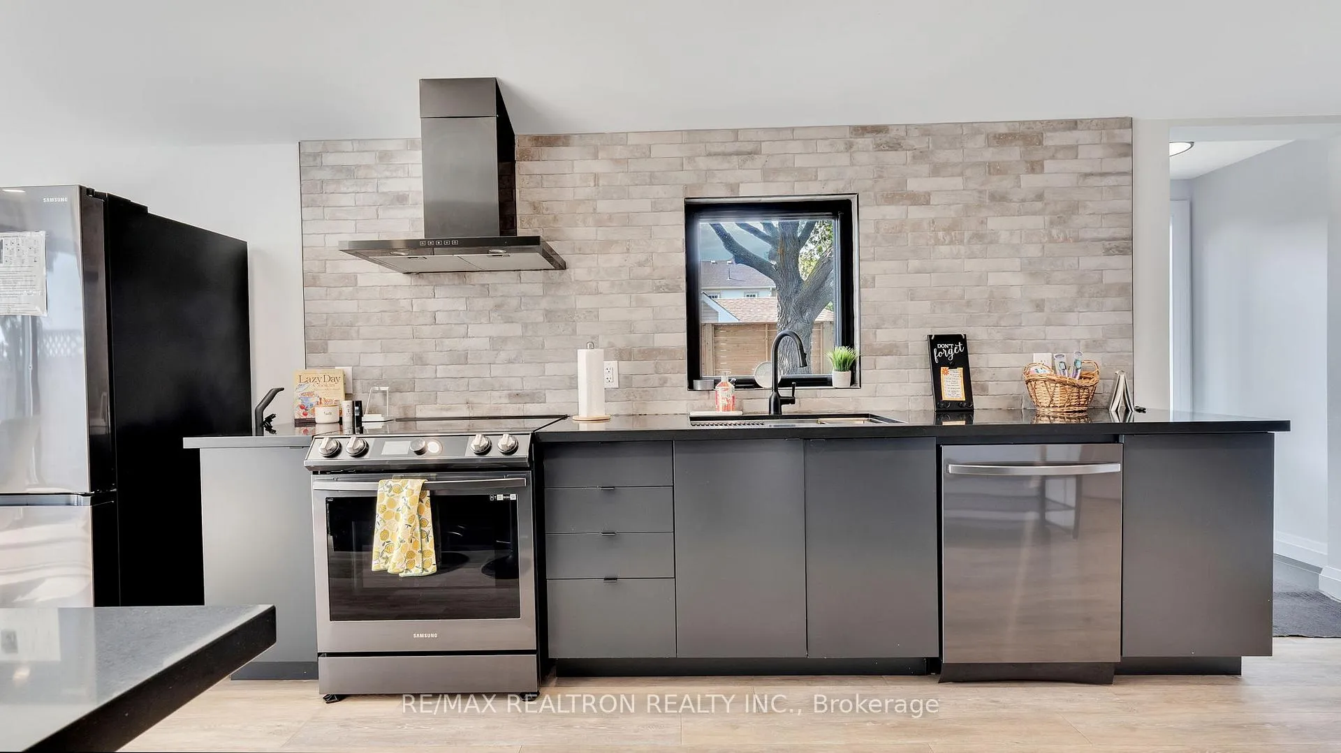 Photo 272 of 63 Cedar Crest Beach Road, Clarington, Bowmanville — HOMEH