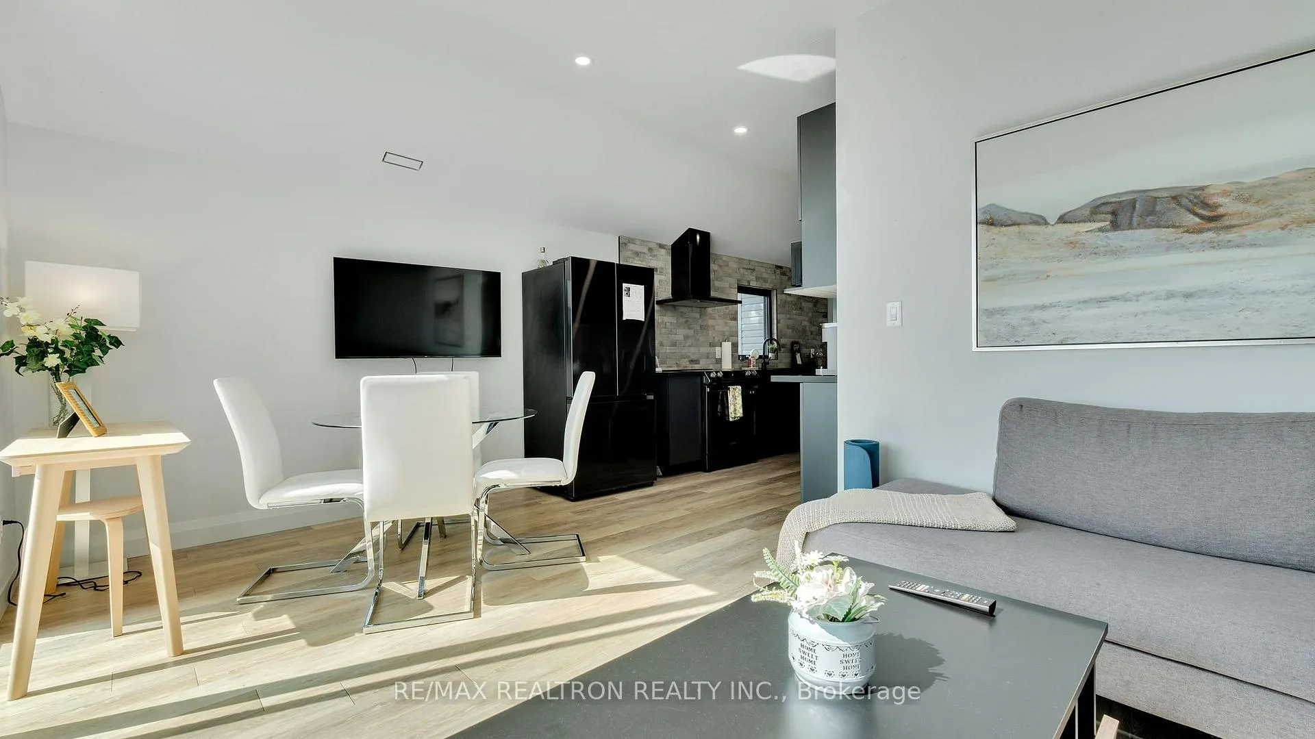 Photo 332 of 63 Cedar Crest Beach Road, Clarington, Bowmanville — HOMEH