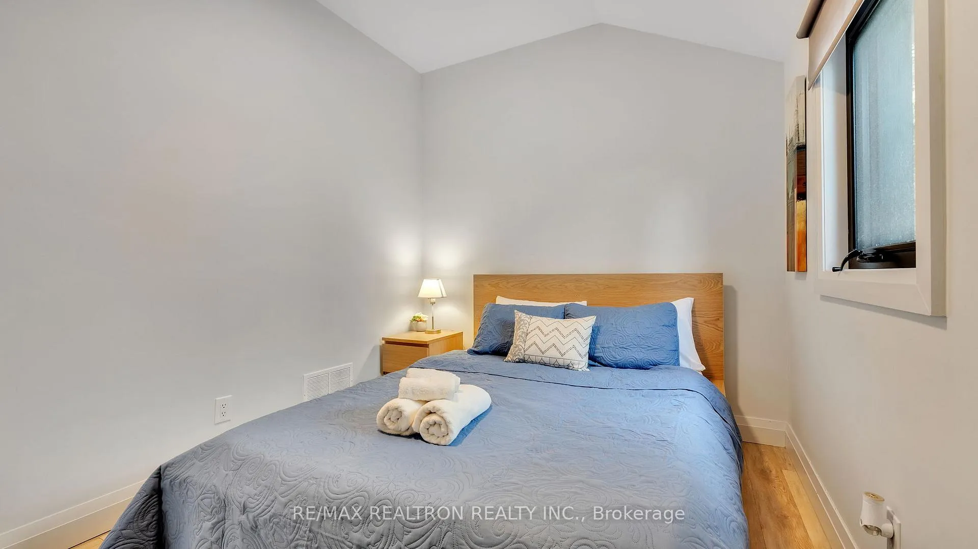 Photo 368 of 63 Cedar Crest Beach Road, Clarington, Bowmanville — HOMEH