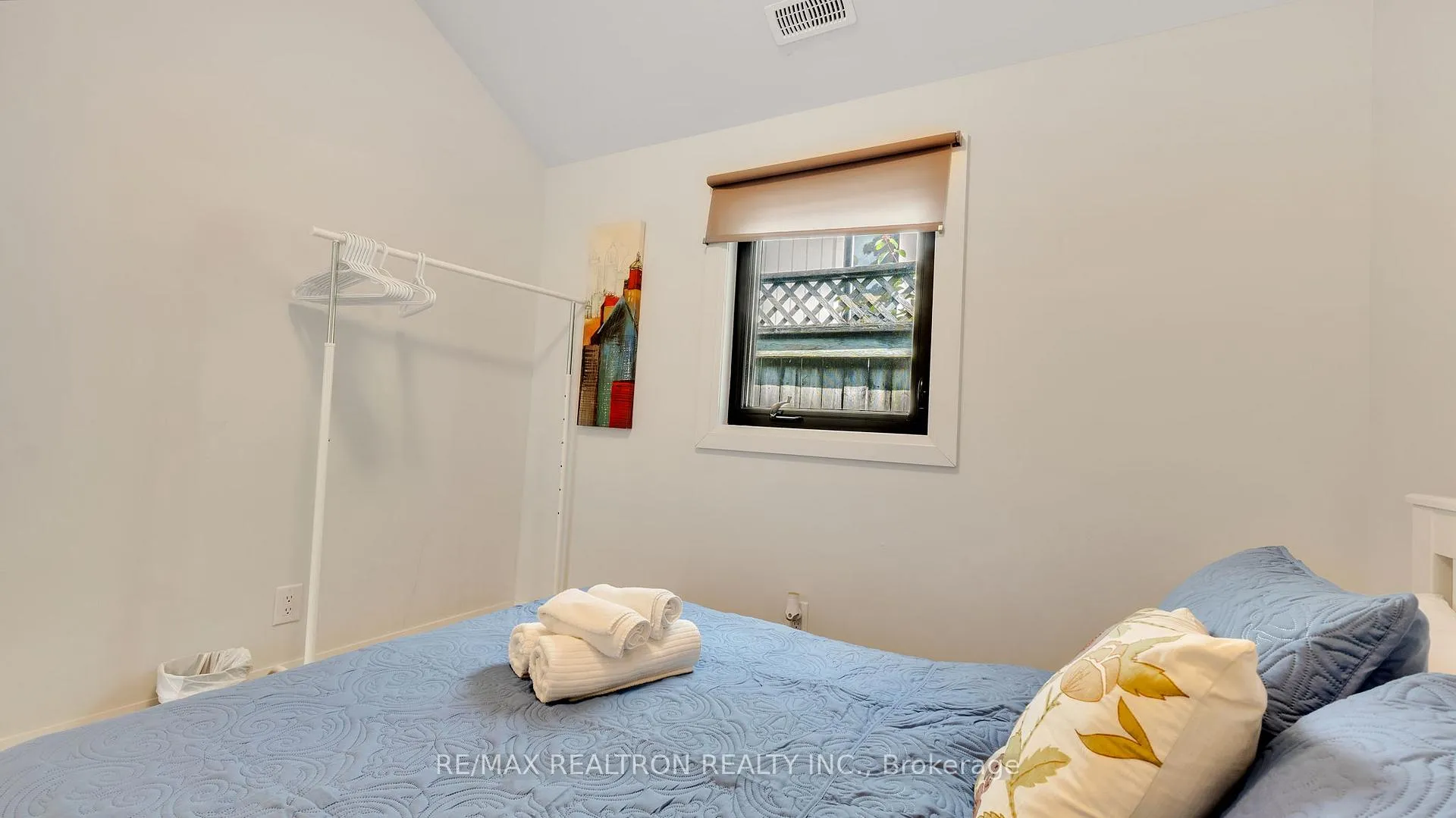 Photo 400 of 63 Cedar Crest Beach Road, Clarington, Bowmanville — HOMEH