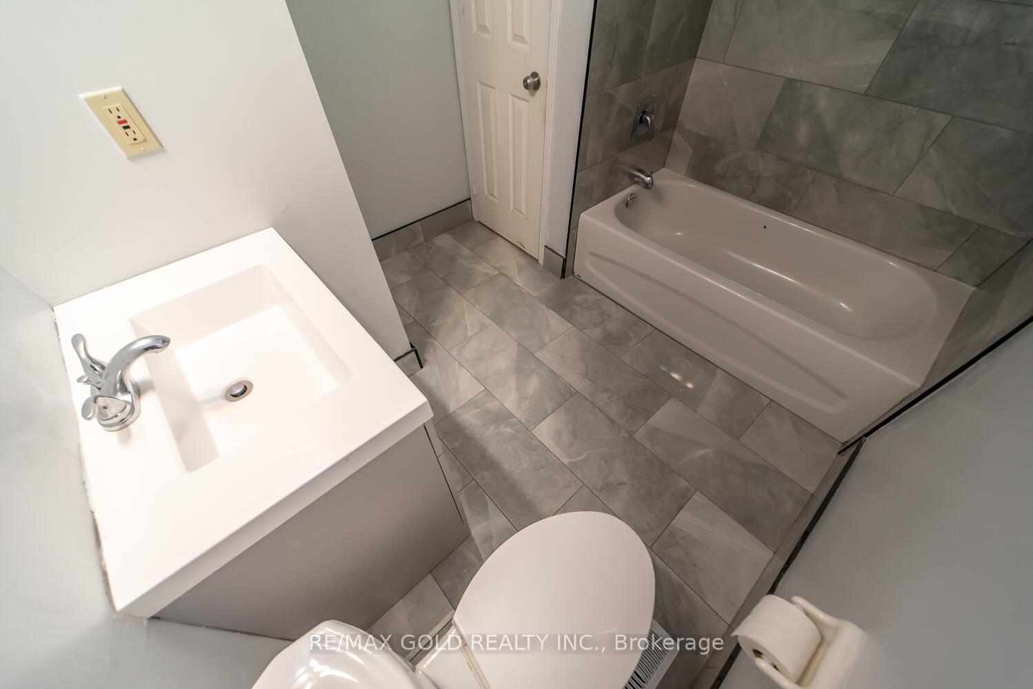 Photo 23 of 65 Cedarwood Crescent S, Brampton, Bram West — HOMEH