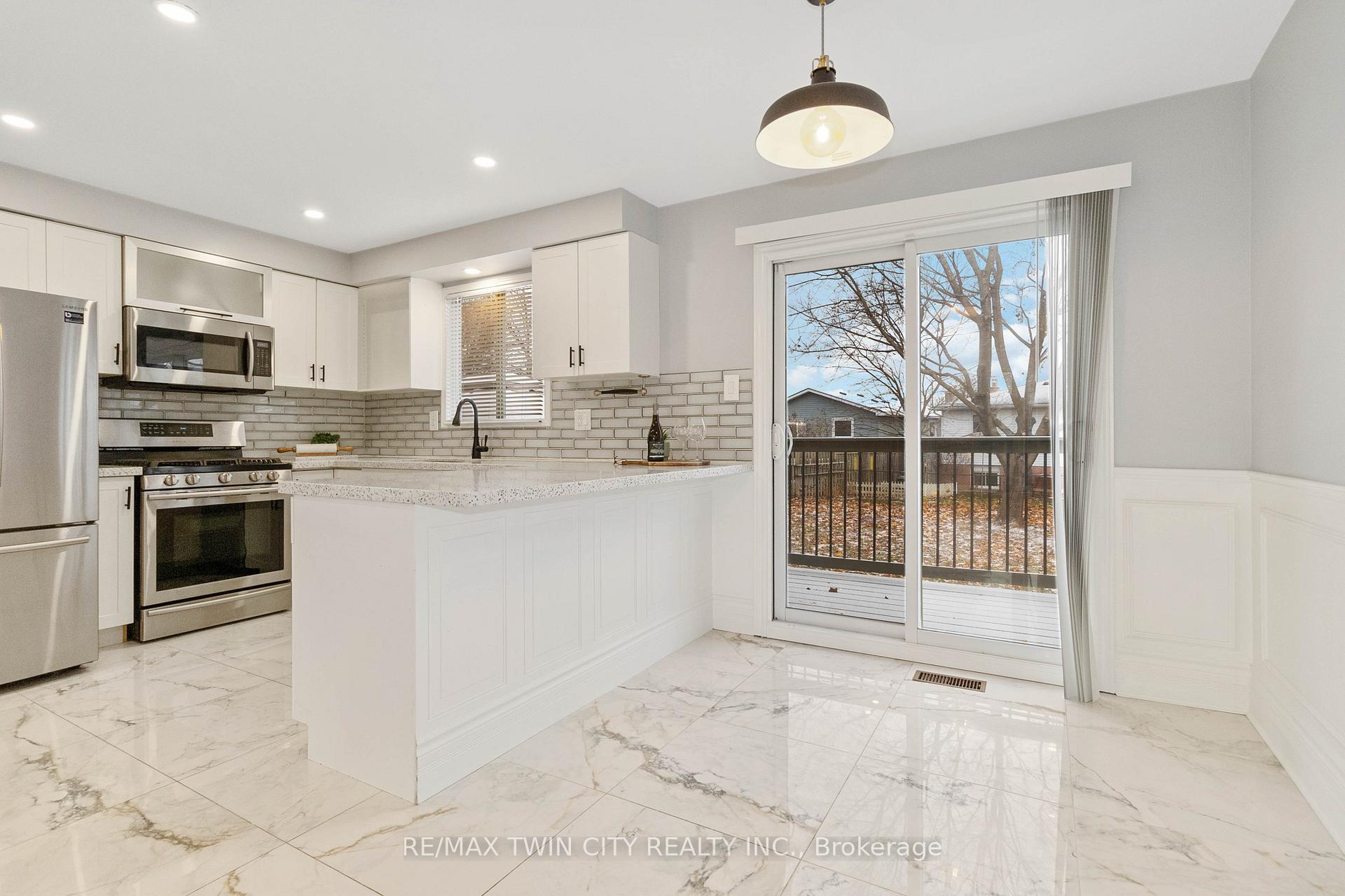 Photo 8 of 7 Normandy Place, Brant, Brantford Twp — HOMEH