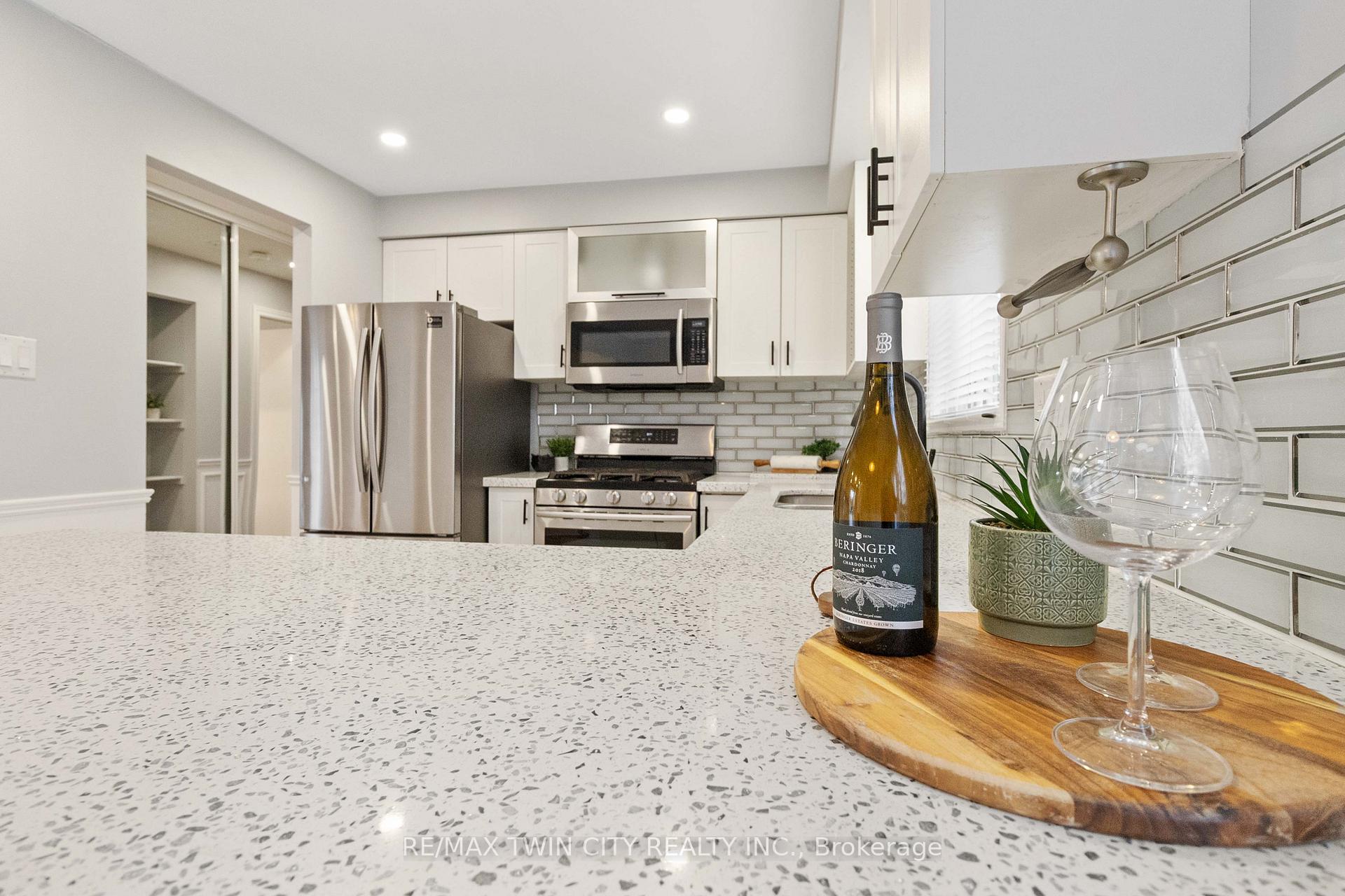 Photo 12 of 7 Normandy Place, Brant, Brantford Twp — HOMEH