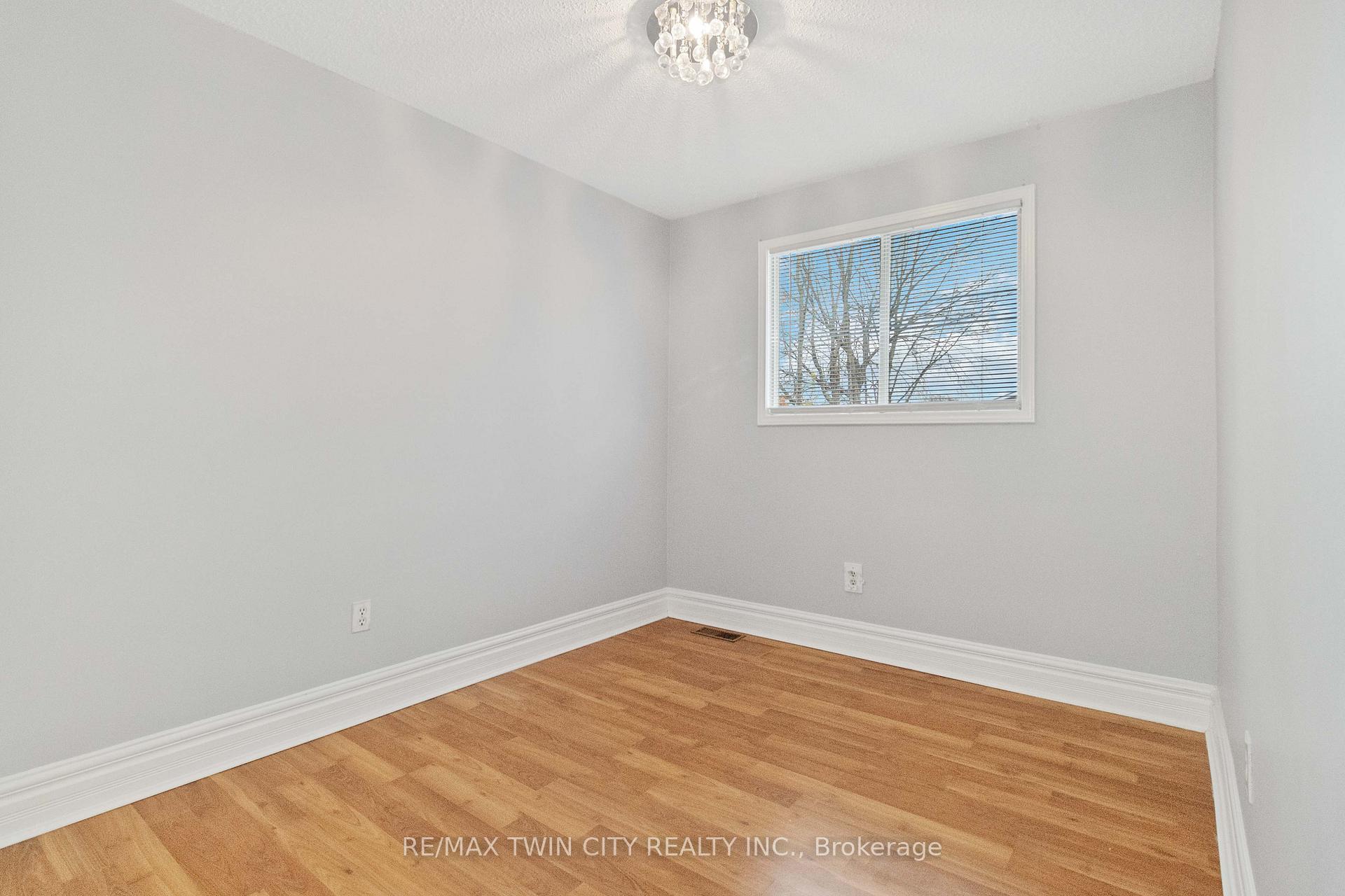 Photo 18 of 7 Normandy Place, Brant, Brantford Twp — HOMEH