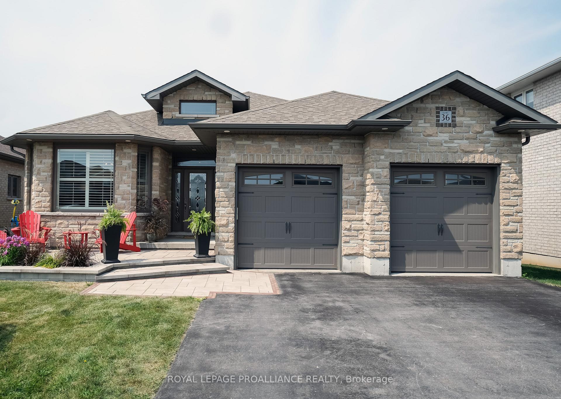 Photo 3 of 36 Vertis Court, Belleville, Thurlow Ward — HOMEH
