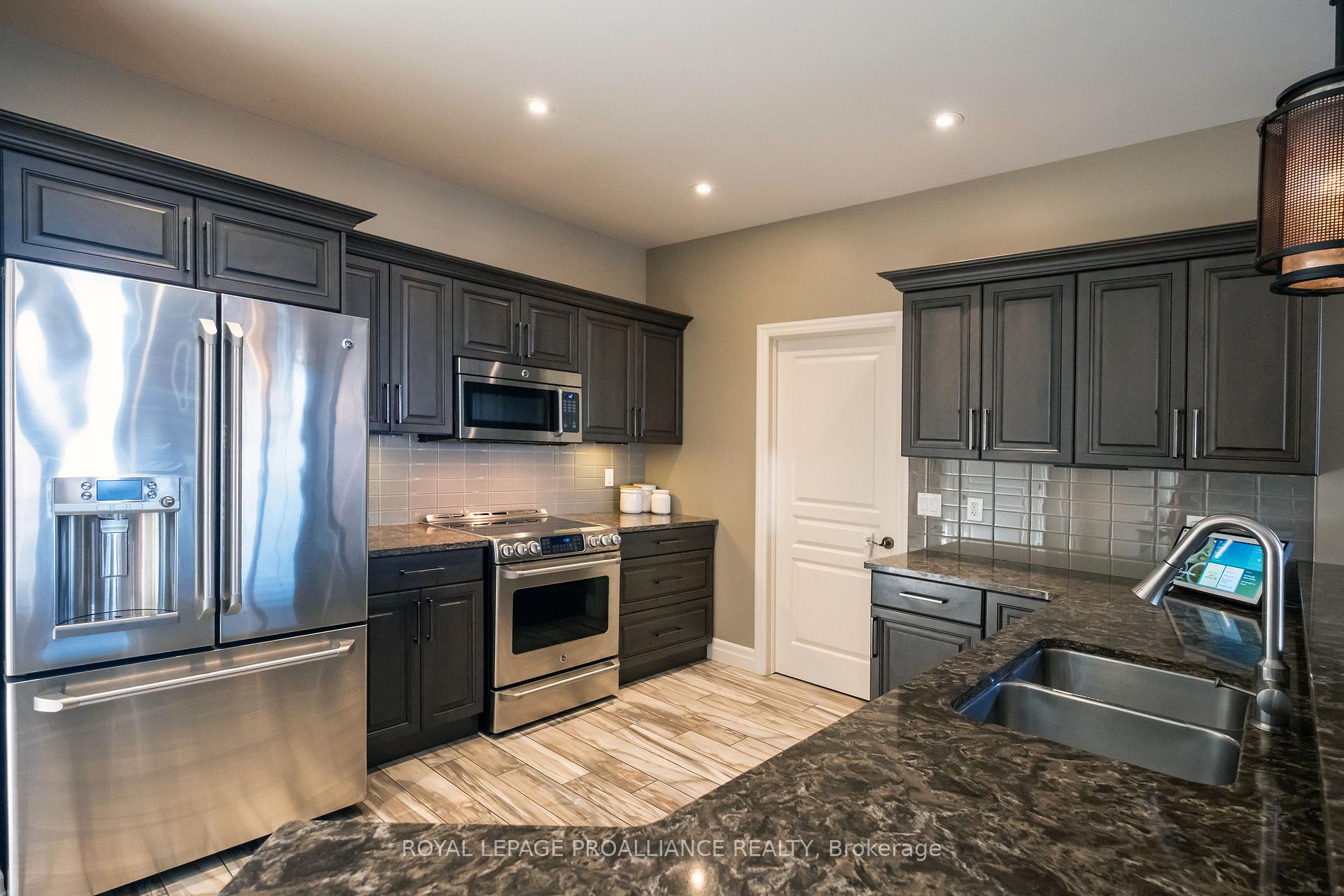 Photo 19 of 36 Vertis Court, Belleville, Thurlow Ward — HOMEH