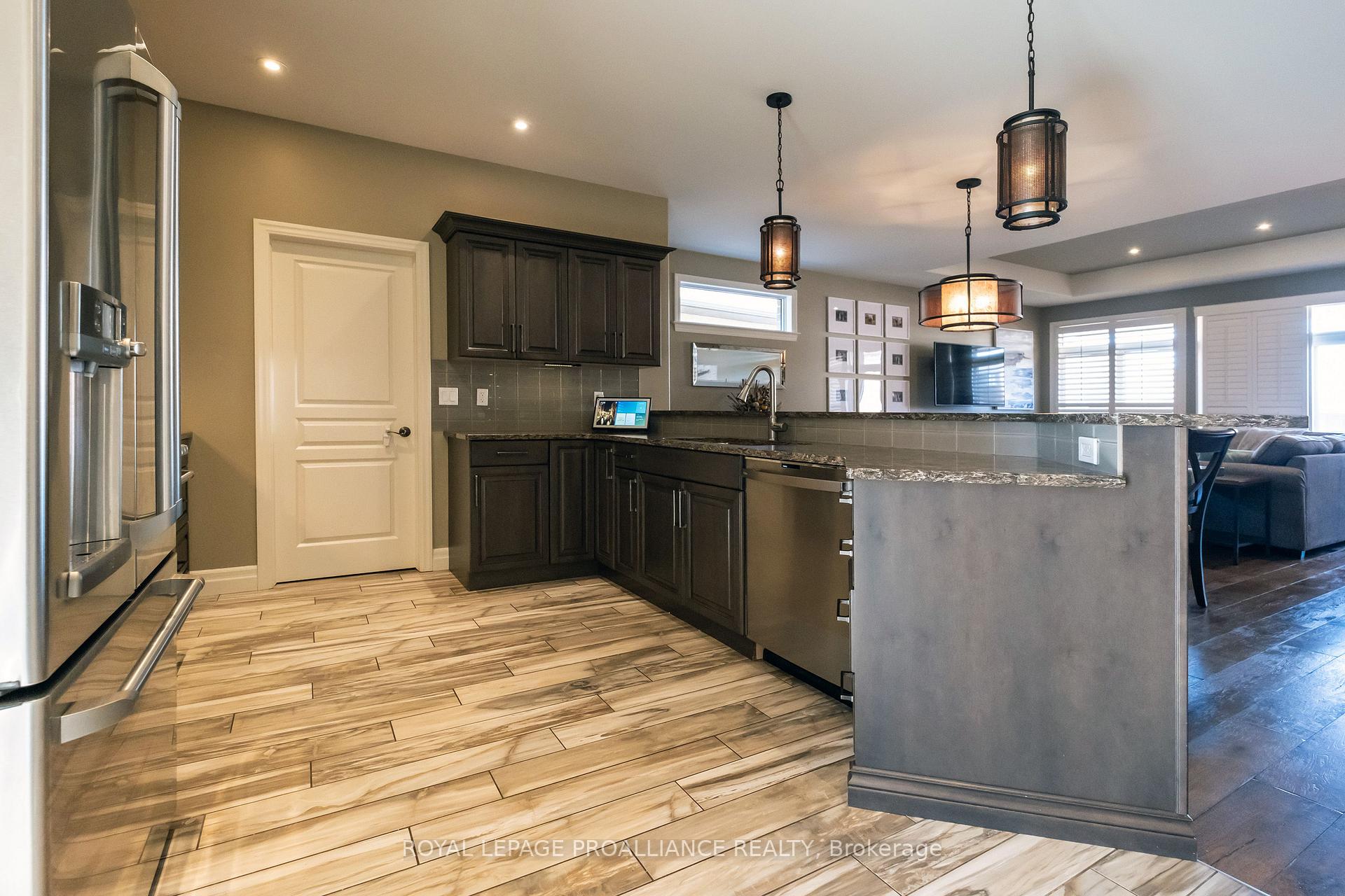 Photo 20 of 36 Vertis Court, Belleville, Thurlow Ward — HOMEH