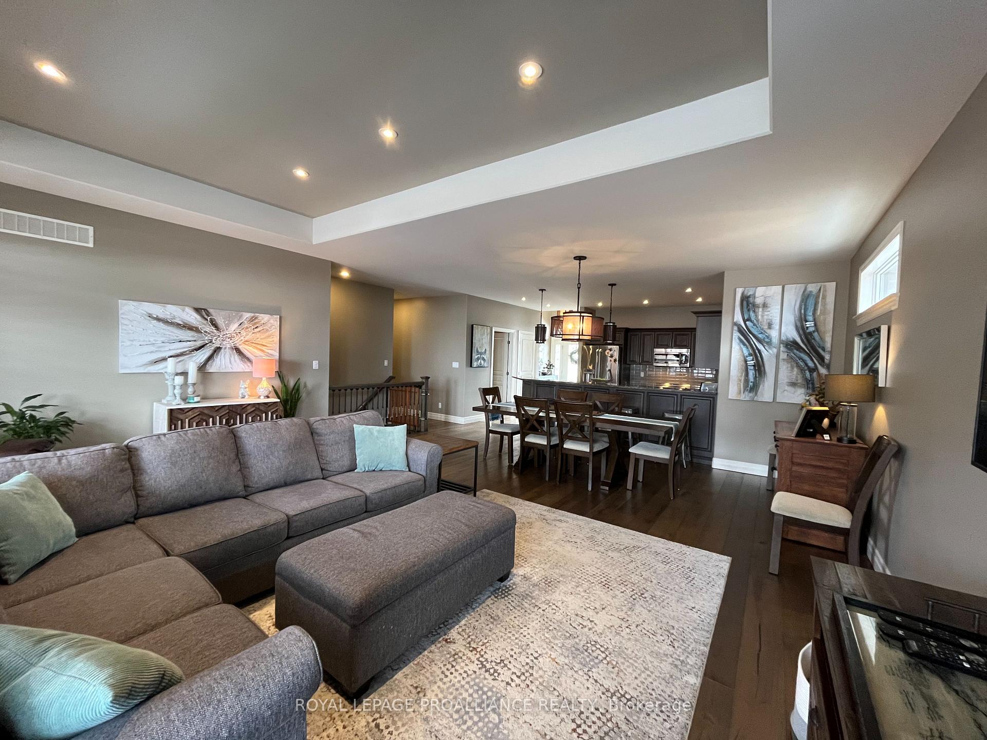 Photo 23 of 36 Vertis Court, Belleville, Thurlow Ward — HOMEH