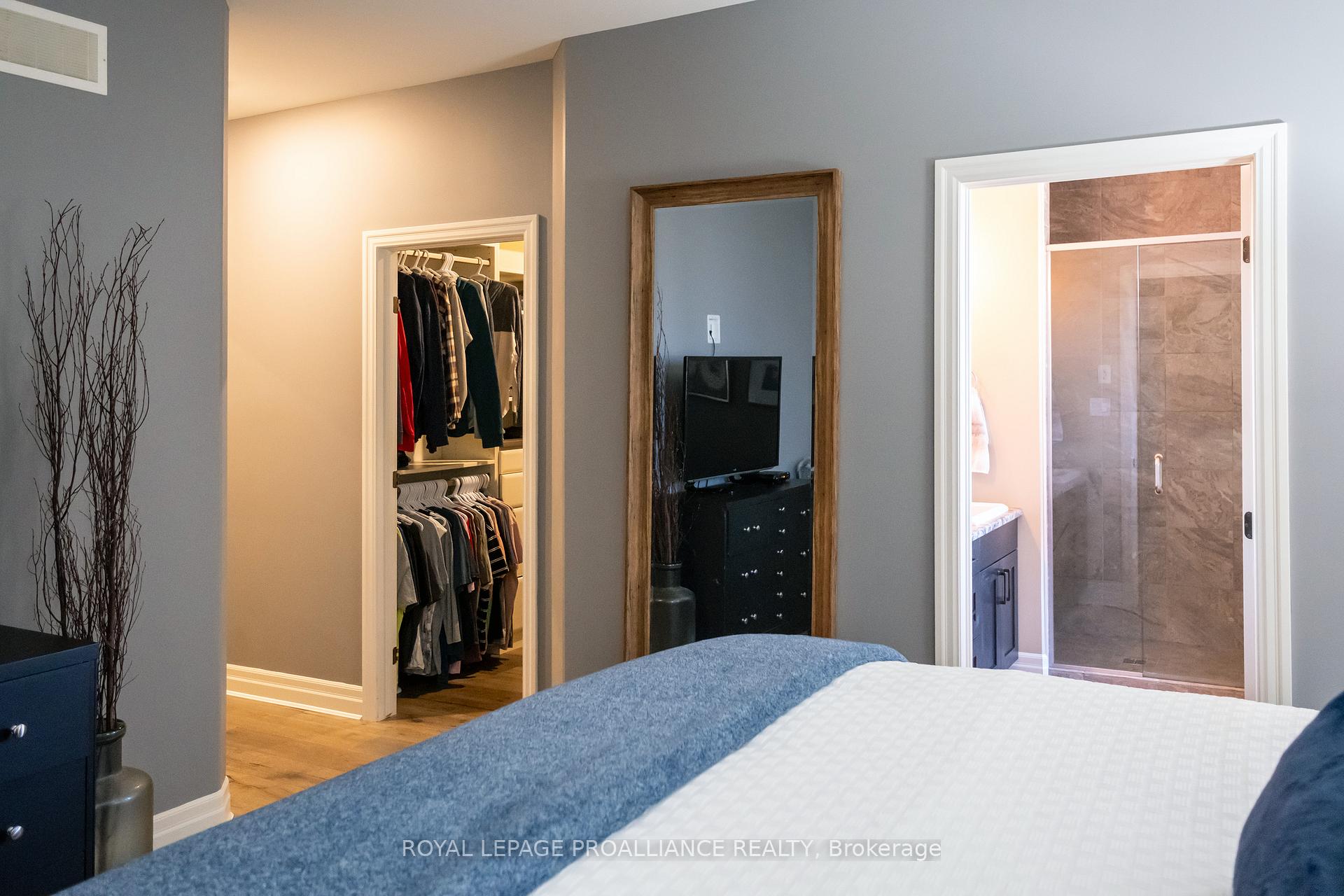 Photo 25 of 36 Vertis Court, Belleville, Thurlow Ward — HOMEH