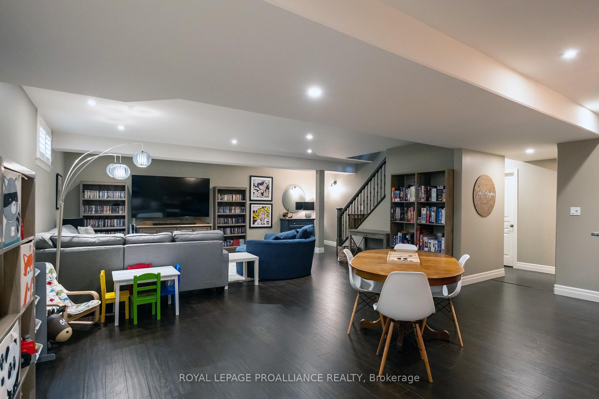 Photo 33 of 36 Vertis Court, Belleville, Thurlow Ward — HOMEH