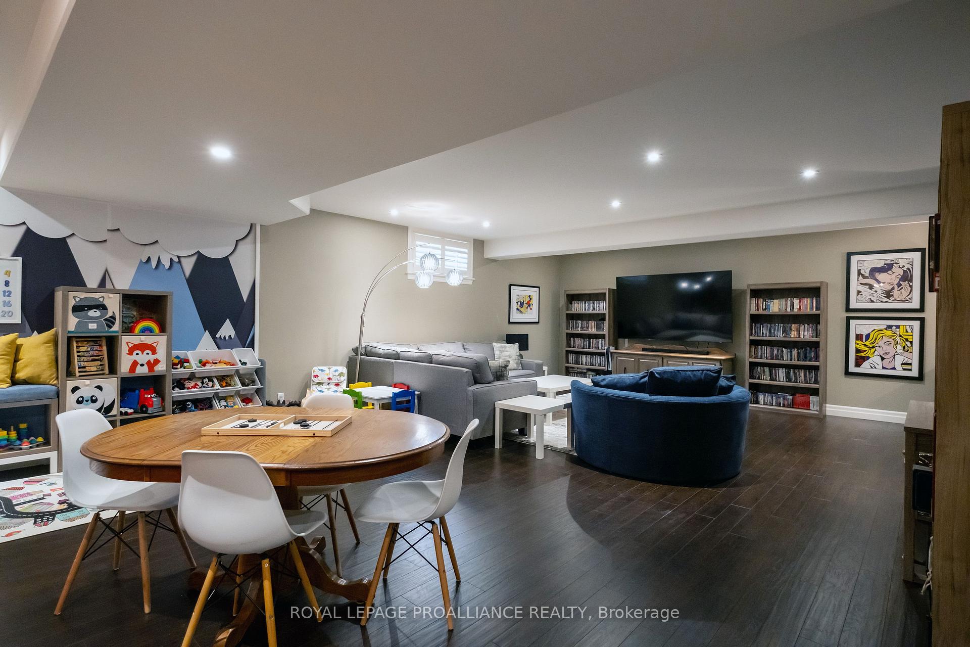 Photo 35 of 36 Vertis Court, Belleville, Thurlow Ward — HOMEH