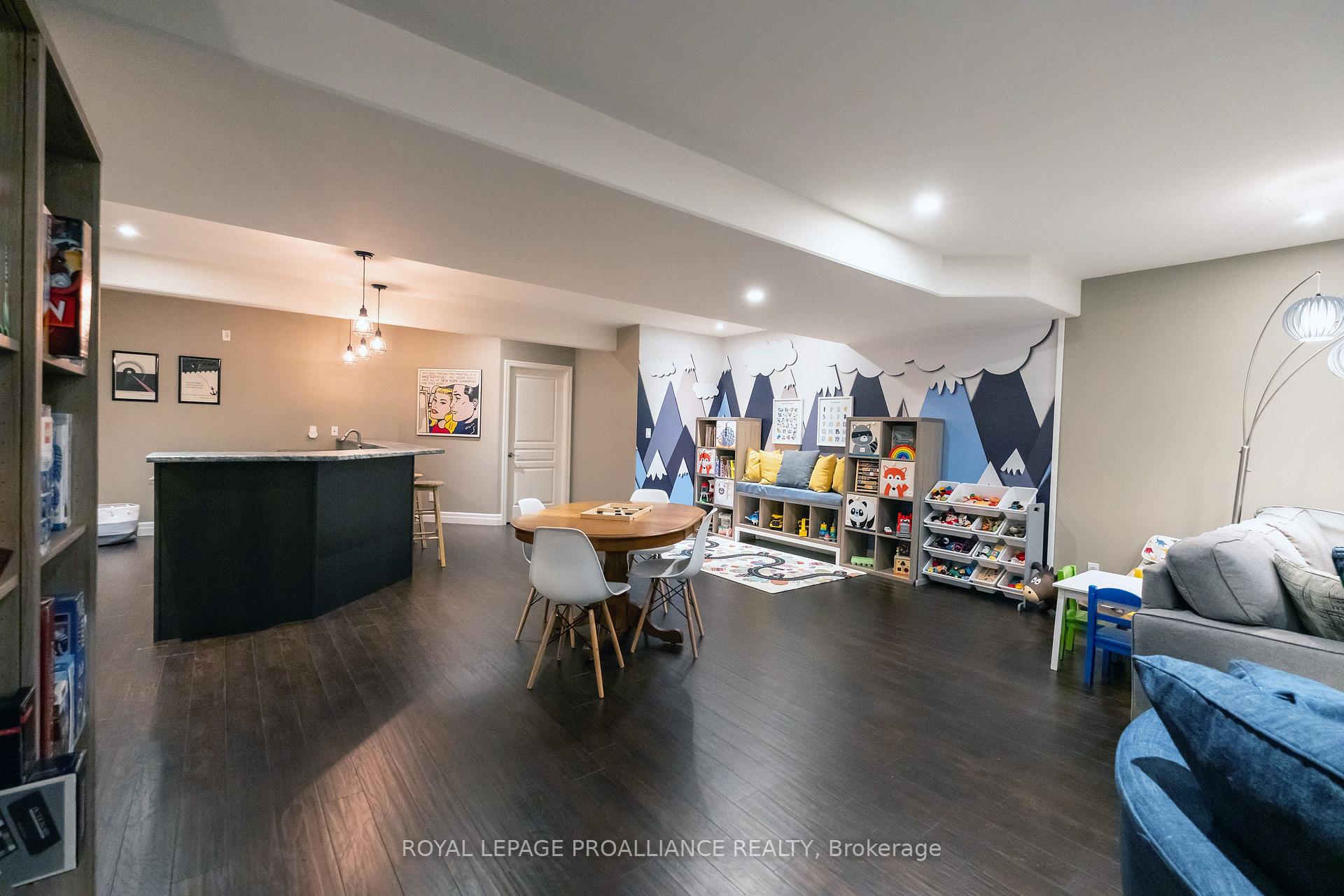 Photo 38 of 36 Vertis Court, Belleville, Thurlow Ward — HOMEH