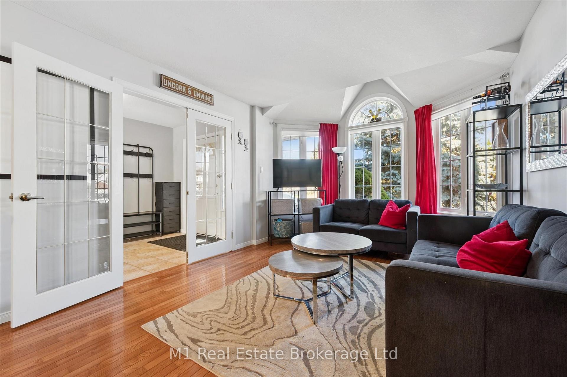 Photo 8 of 684 Willow Road, Guelph, Willow West/Sugarbush/West Acres — HOMEH