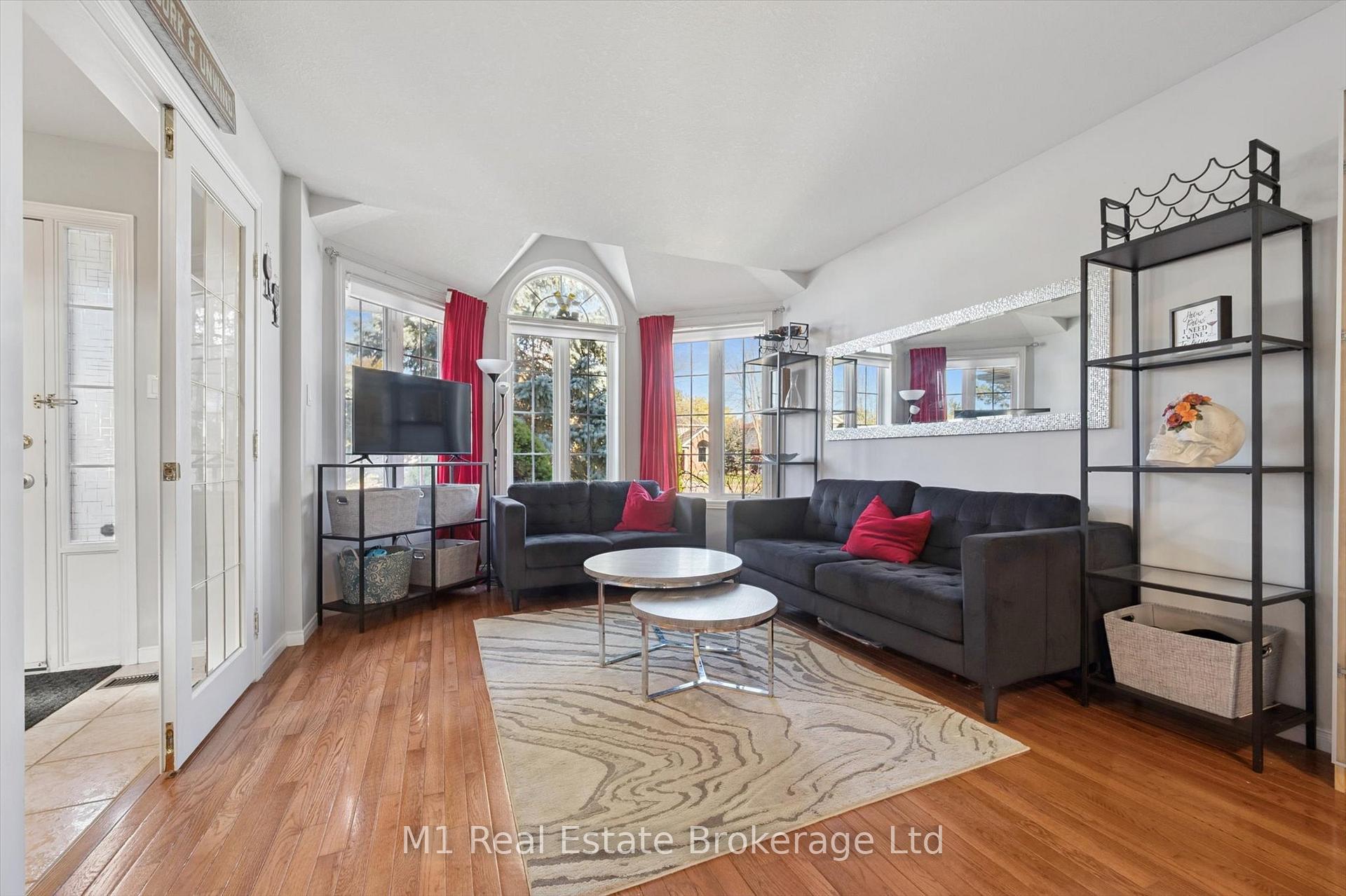 Photo 9 of 684 Willow Road, Guelph, Willow West/Sugarbush/West Acres — HOMEH