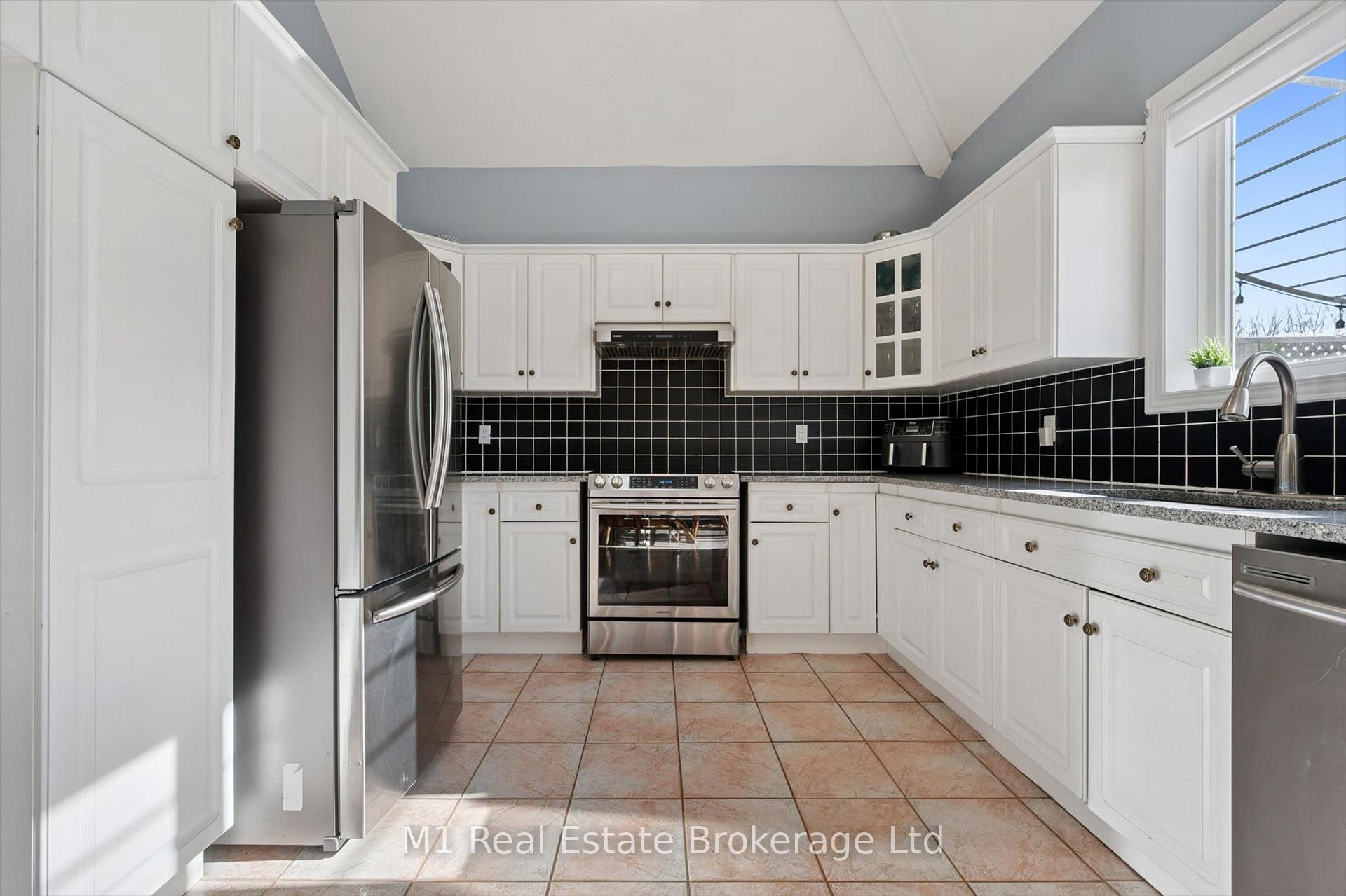 Photo 19 of 684 Willow Road, Guelph, Willow West/Sugarbush/West Acres — HOMEH