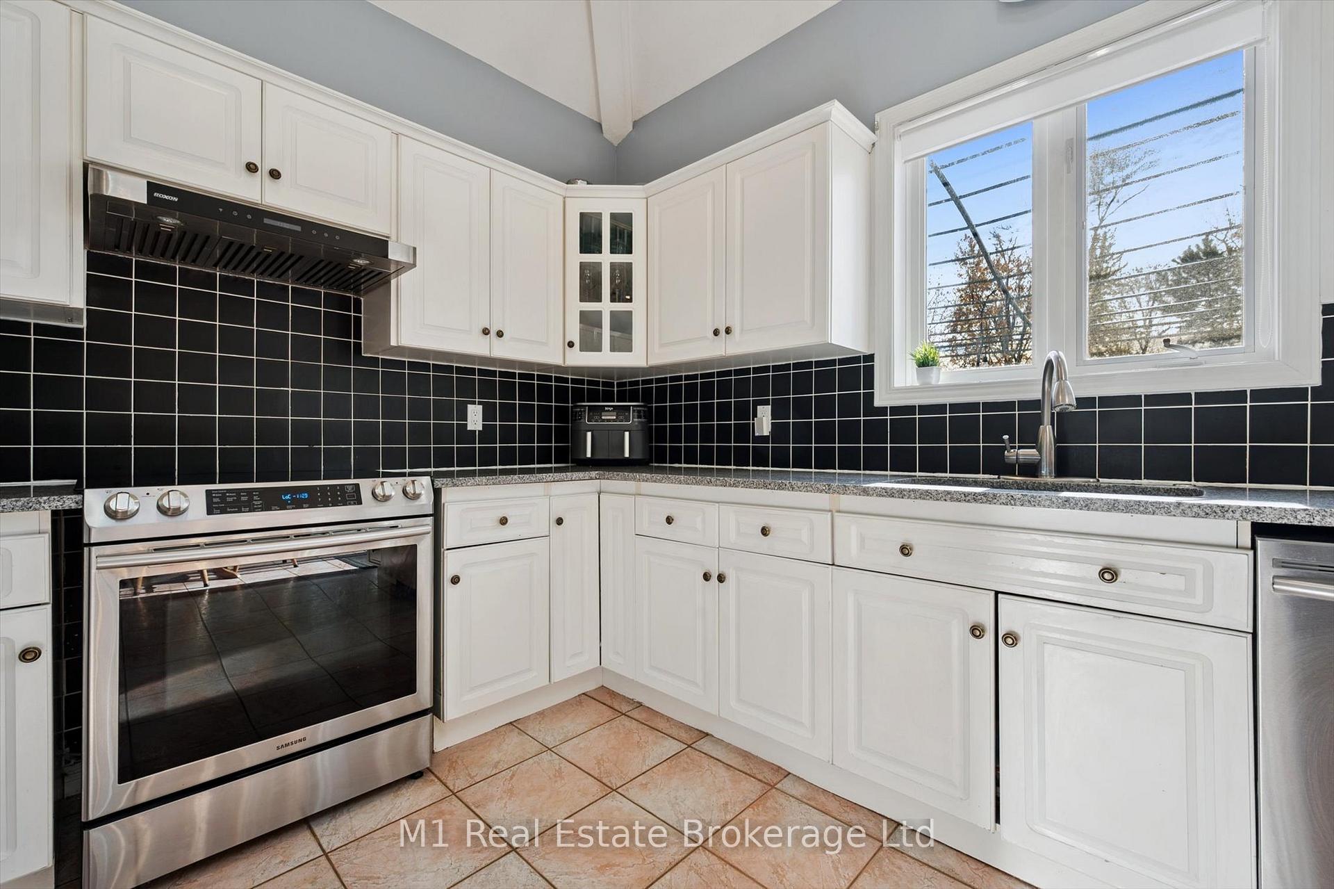 Photo 20 of 684 Willow Road, Guelph, Willow West/Sugarbush/West Acres — HOMEH