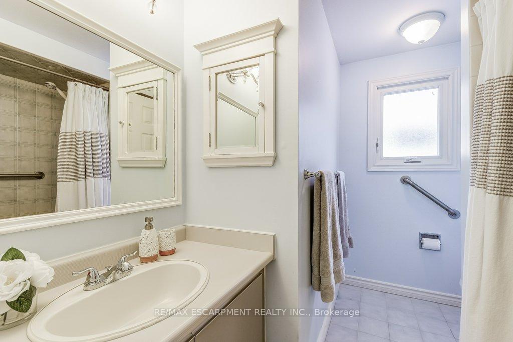 Photo 24 of 149 Charterhouse Crescent, Hamilton, Ancaster — HOMEH