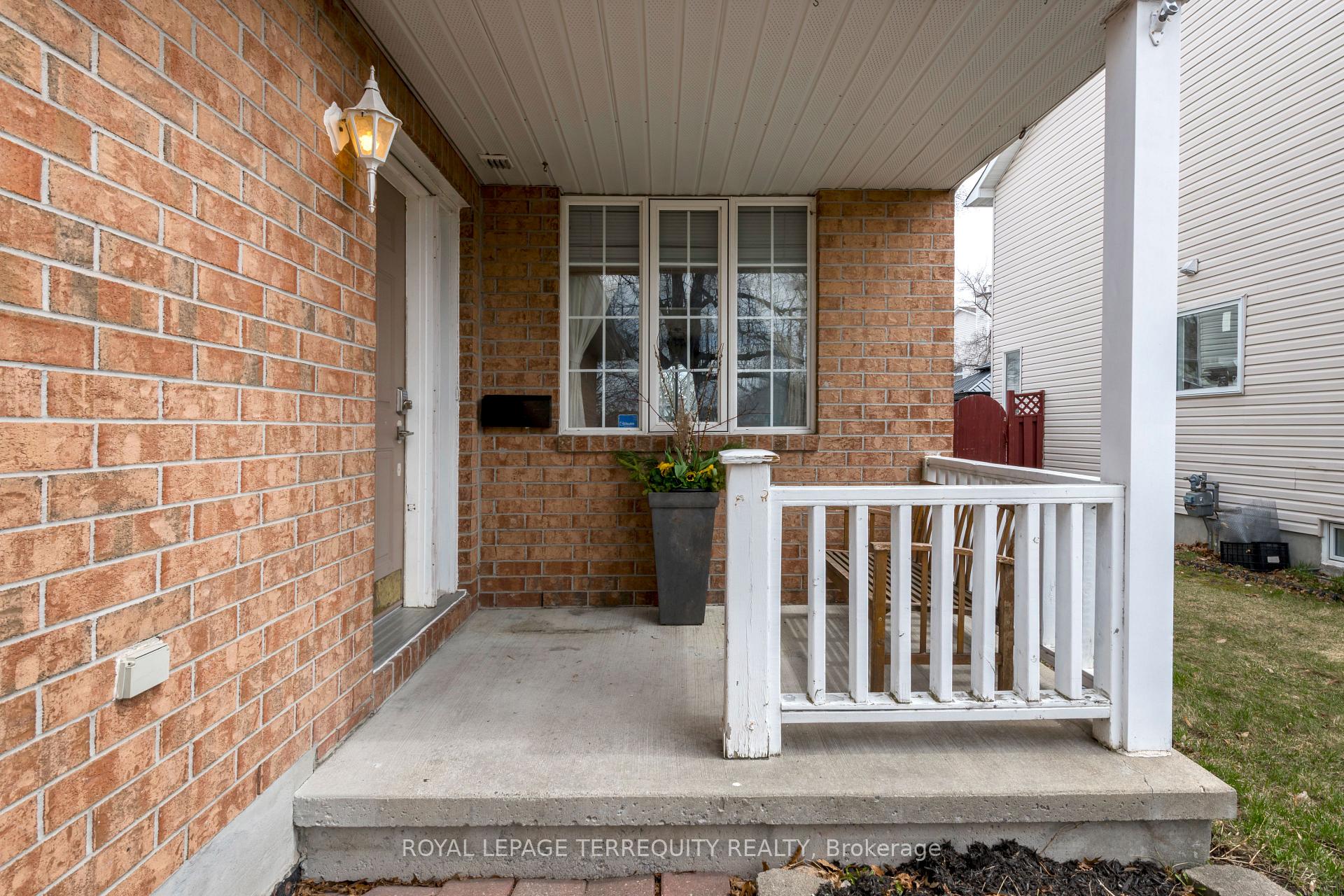 Photo 3 of 32B Woodford Way, Ottawa, Barrhaven - Longfields — HOMEH