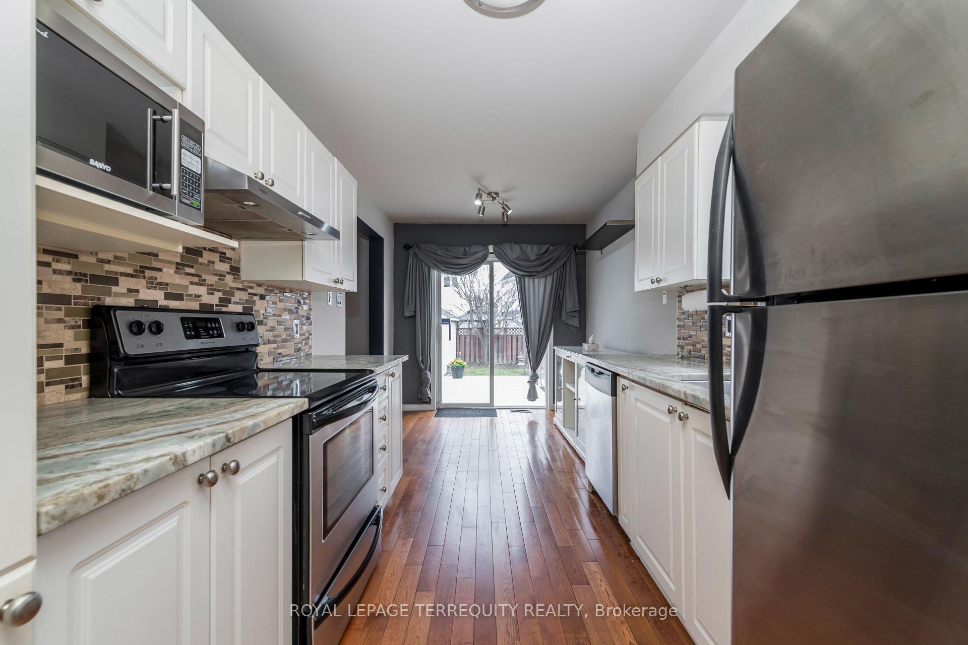 Photo 10 of 32B Woodford Way, Ottawa, Barrhaven - Longfields — HOMEH