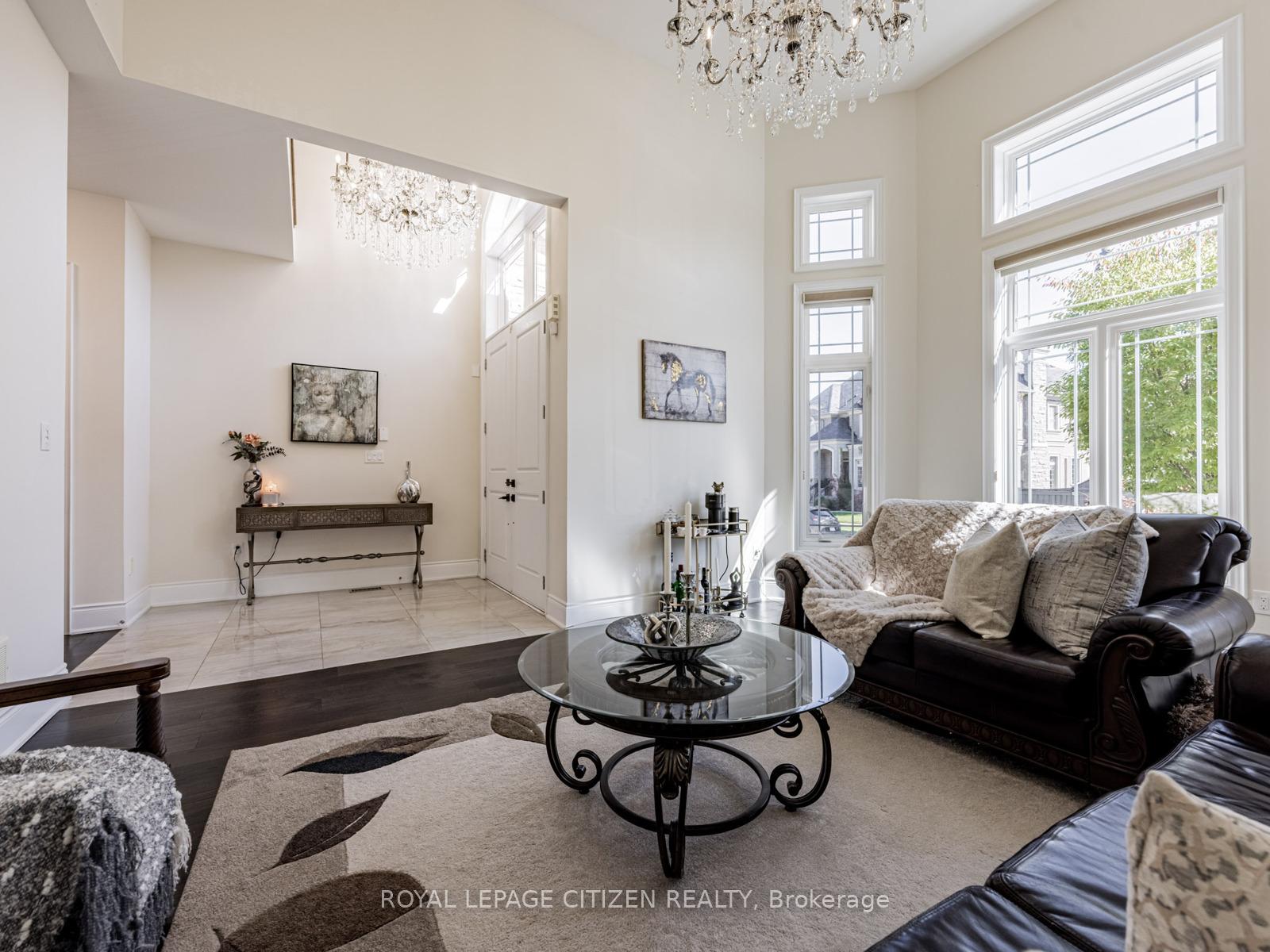 Photo 3 of 15 Possession Crescent, Brampton, Toronto Gore Rural Estate — HOMEH